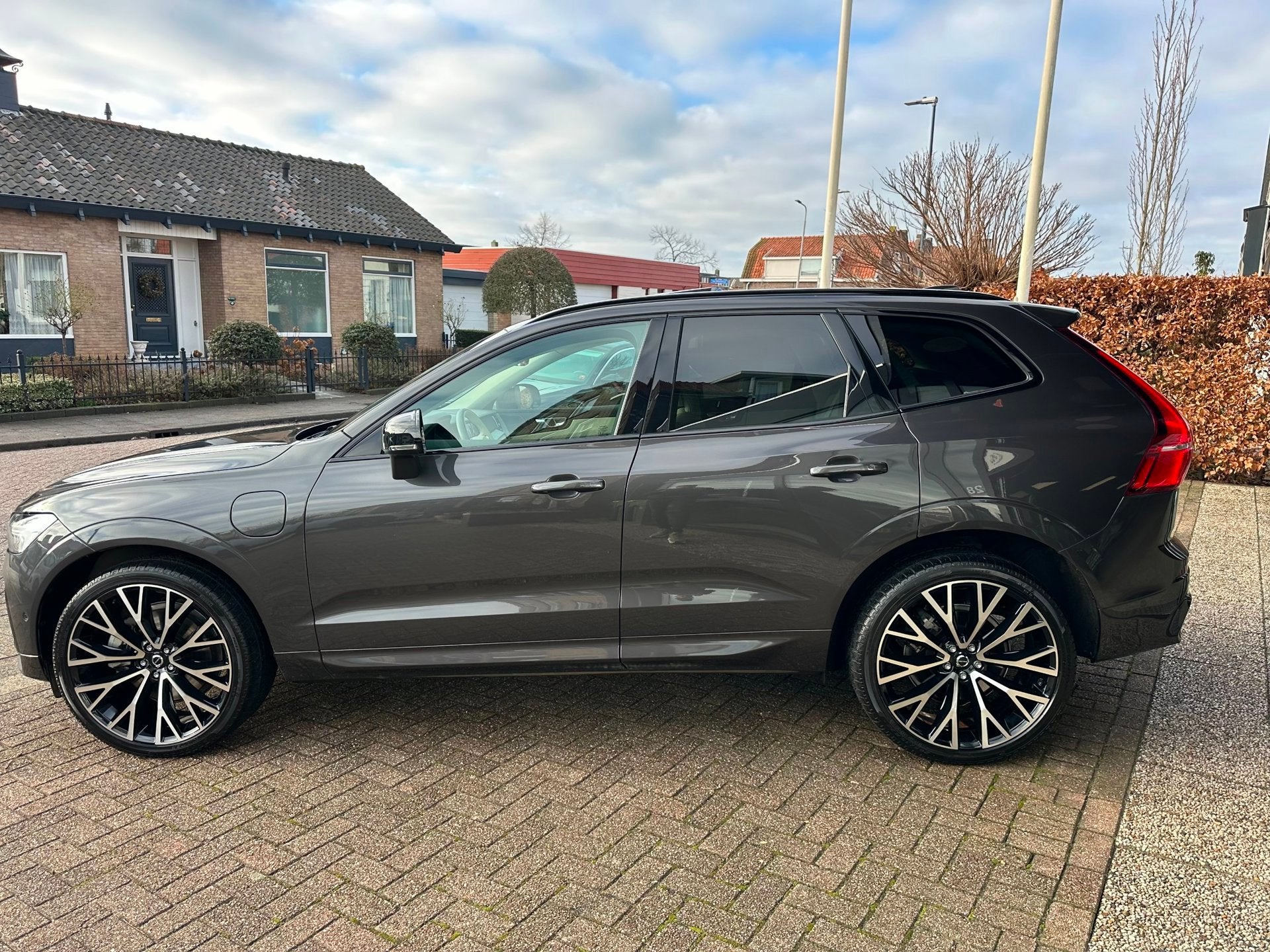 Volvo XC60 2.0 T6 Plug-in hybrid AWD Ultra Dark|Pano|H&K|22", Automaat, Dealer onderhouden, Gebruikt, Euro 6
