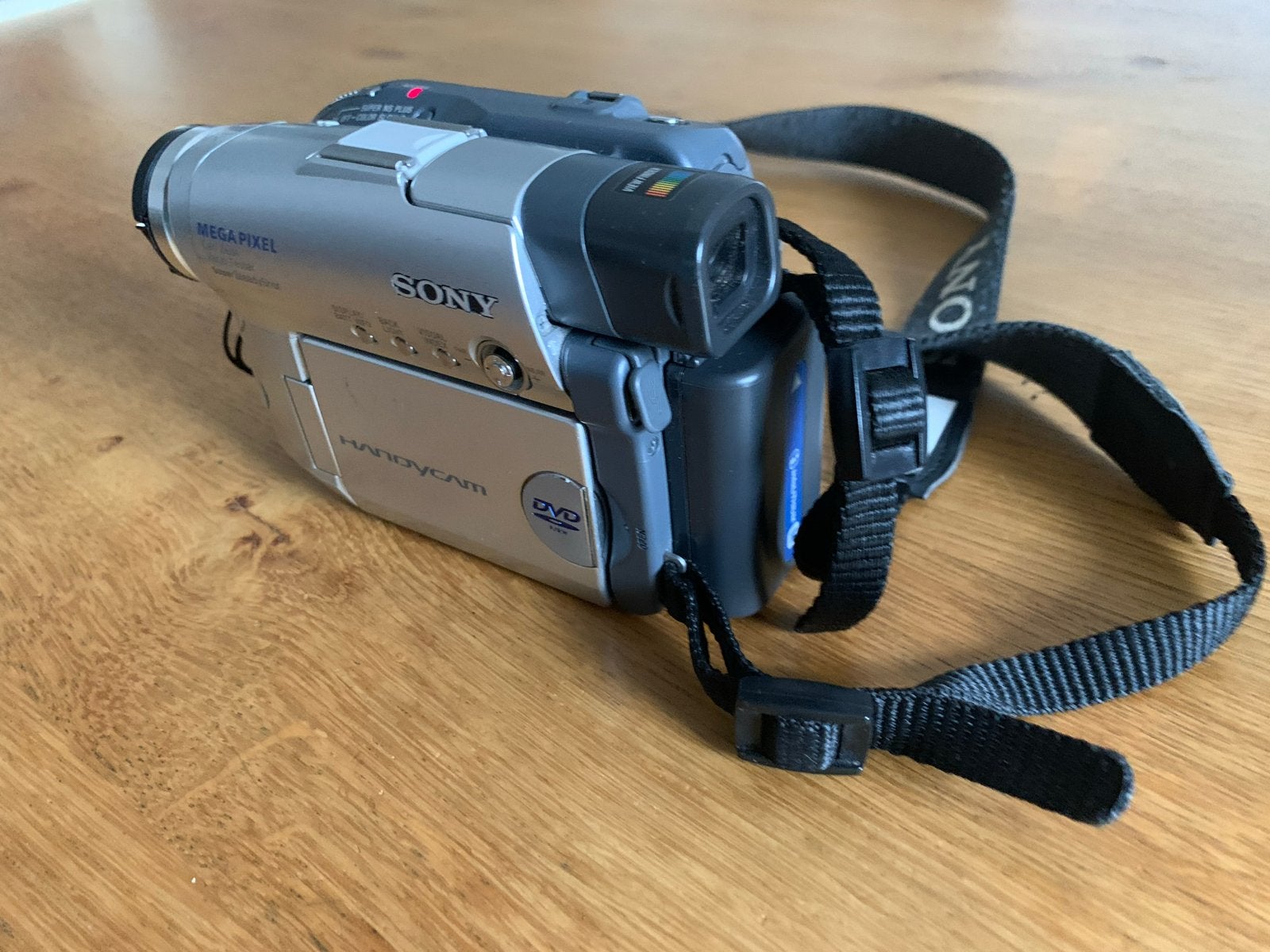 Sony DCR-DVD101E Handycam DVD Camcorder, Audio, Tv en Foto, Dvd, Zo goed als nieuw, Sony, Camera