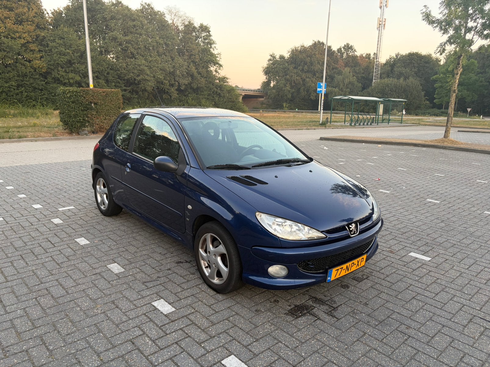 Peugeot 206 1.6 *Airco Pioneer geluidsysteem*, Auto's, Peugeot, Voorwielaandrijving, 15 km/l, Zwart, Blauw