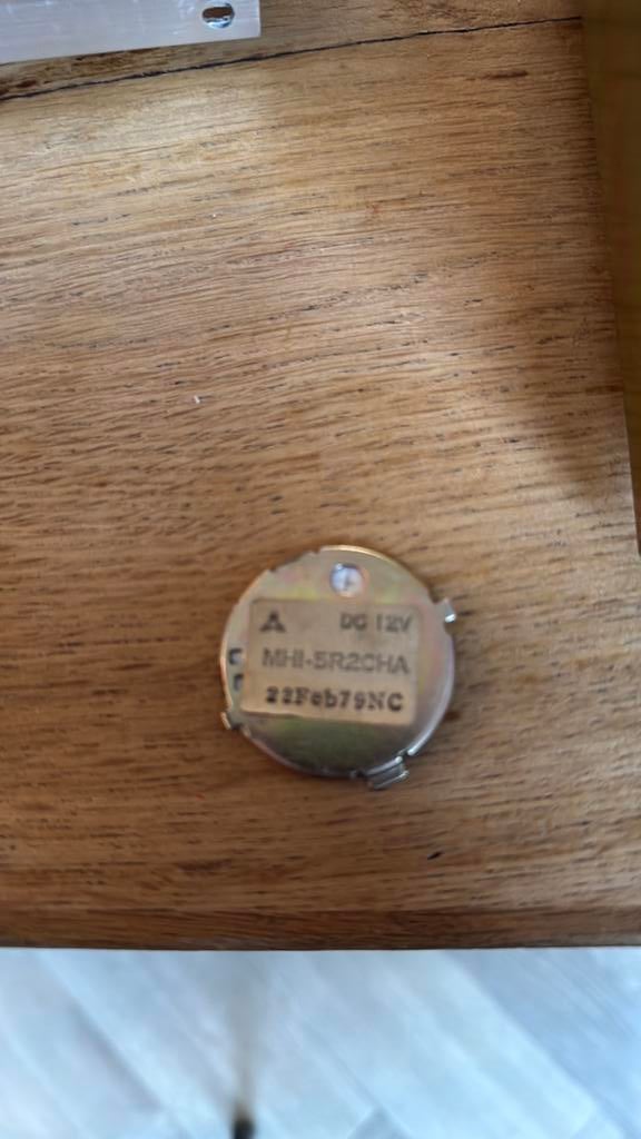 Gezocht. Capstan motor met pully Akai GXC-704D, Ophalen, Onderdeel