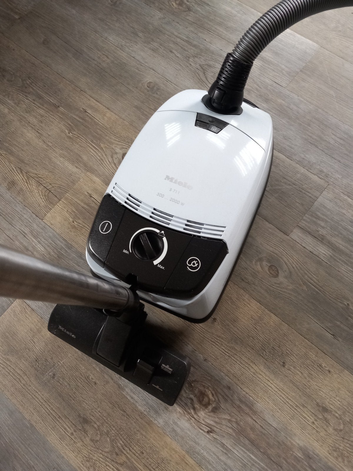 Miele stofzuiger max 2000 watt, Stofzak, Geschikt voor harde vloeren, Ophalen of Verzenden, Miele
