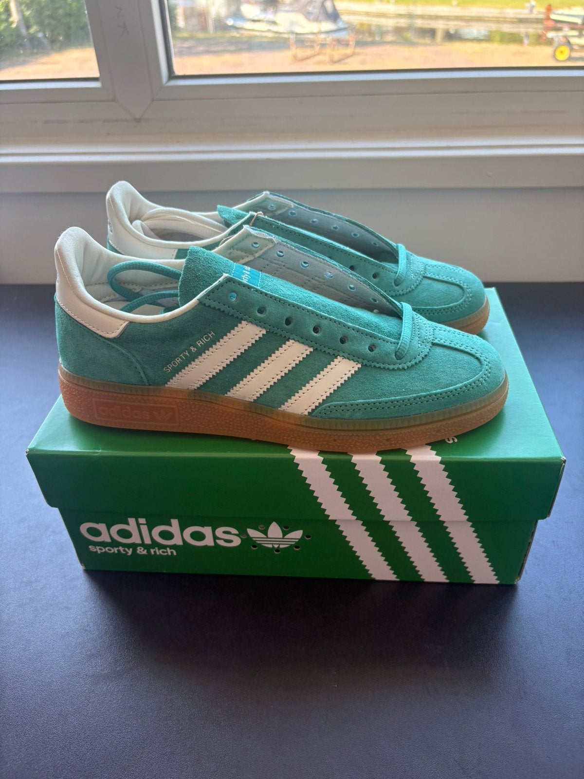 Adidas Handball Spezial Sporty & Rich Green | EU 38, Nieuw, Ophalen of Verzenden, Groen, Sneakers of Gympen