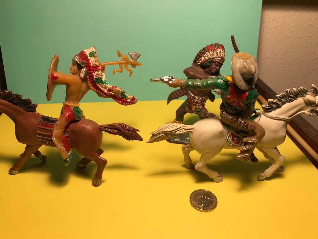 Vintage indiaan en cowboy te paard + knielende boogschutter, Verzenden, Zo goed als nieuw