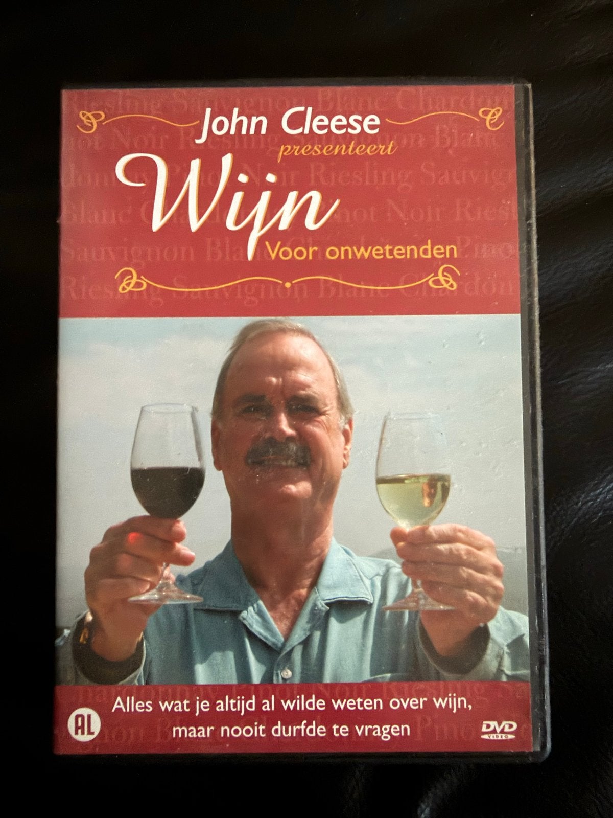 John Cleese presenteert: Wijn voor onwetenden (DVD) zgan, Cd's en Dvd's, Dvd's | Overige Dvd's, Zo goed als nieuw, Bonusmateriaal