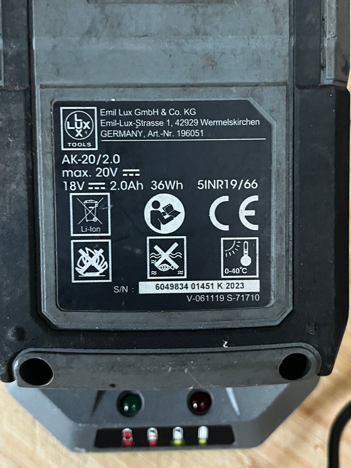 LUX-TOOLS Accu 18V 2.0Ah met lader - Zo goed als nieuw, Doe-het-zelf en Verbouw, Gereedschap | Boormachines, Ophalen, Zo goed als nieuw