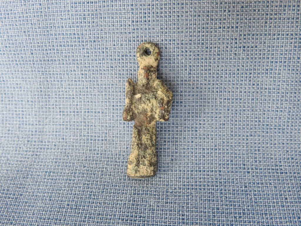 Middeleeuwen . Maria hangertje - brons. ca. 1500 bodemvondst, Ophalen of Verzenden