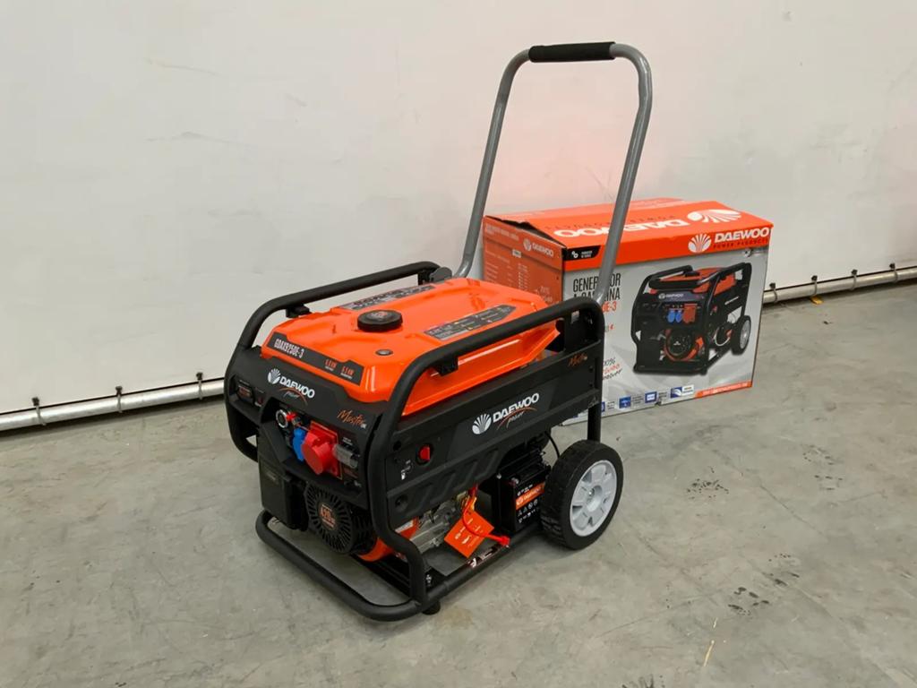 Te koop of te huur Aggregaat. 6500W. Daewoo GDAX 9250 E3, Ophalen