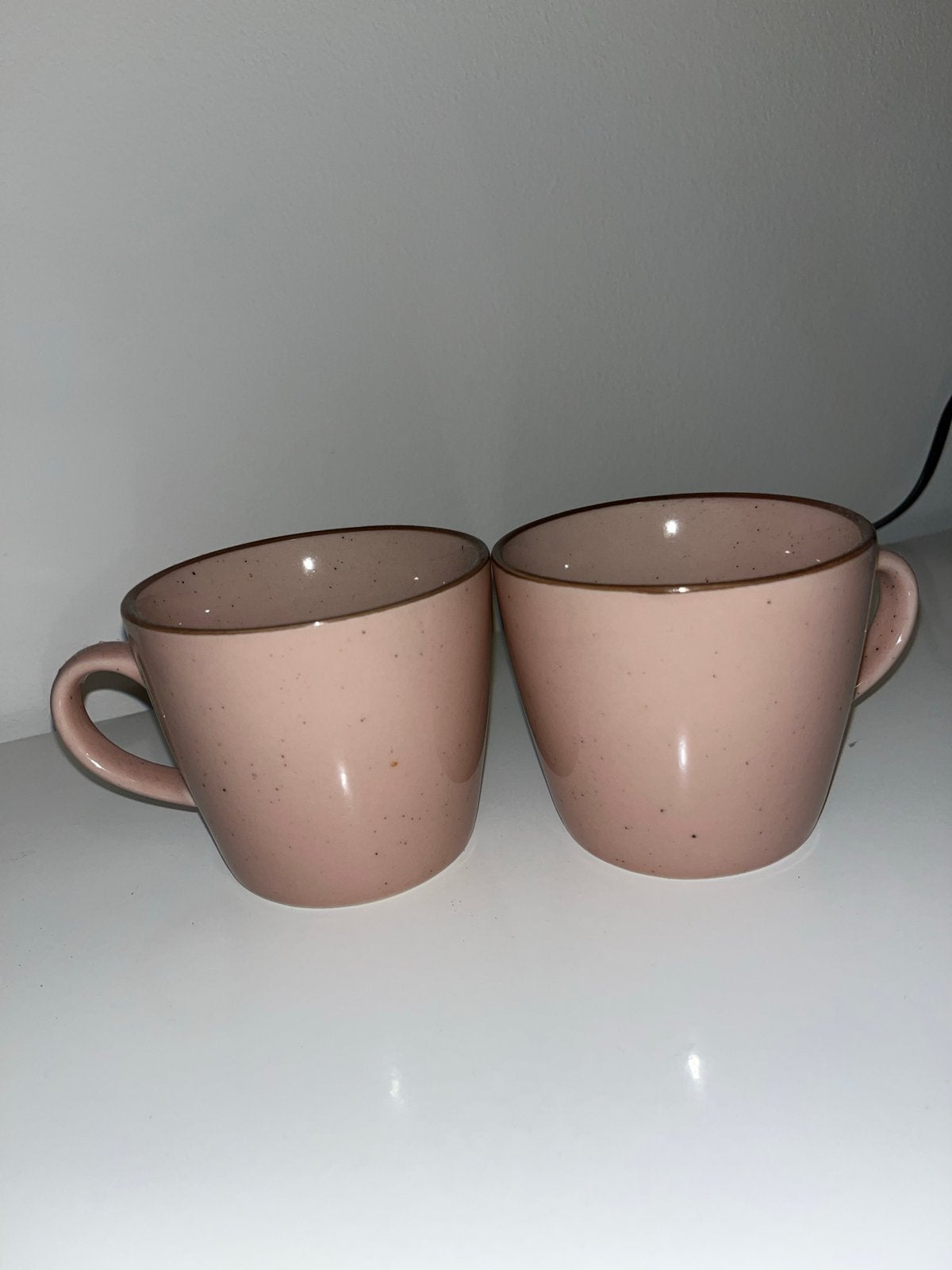 2 Roze Xenos Kopjes met Spikkels, Ophalen of Verzenden, Zo goed als nieuw, Keramiek, Kop(pen) en/of Schotel(s)