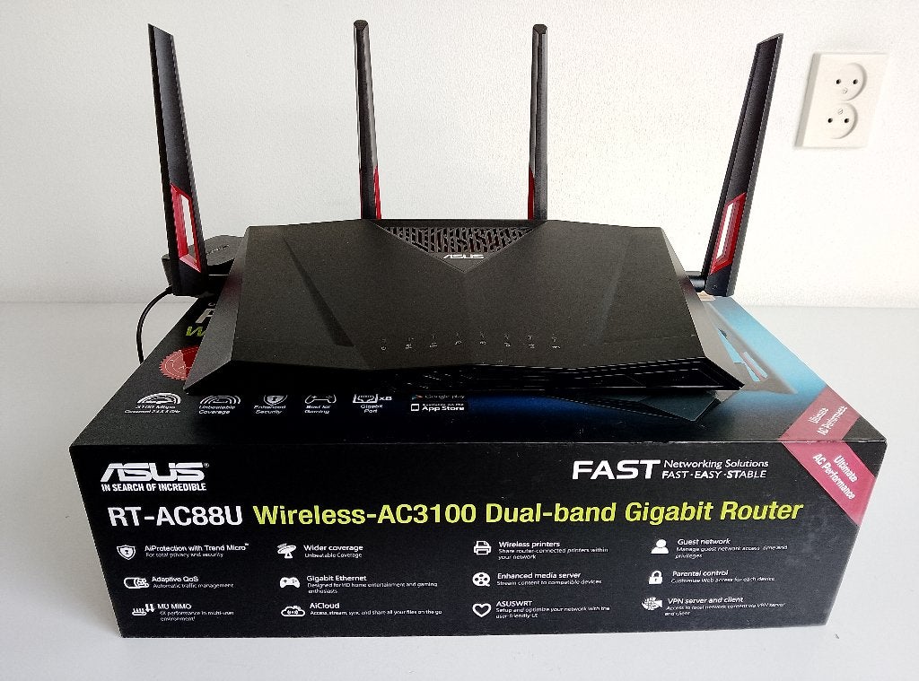 Asus router rt-ac88u ac3100, compleet in doos., Computers en Software, Routers en Modems, Ophalen, Zo goed als nieuw