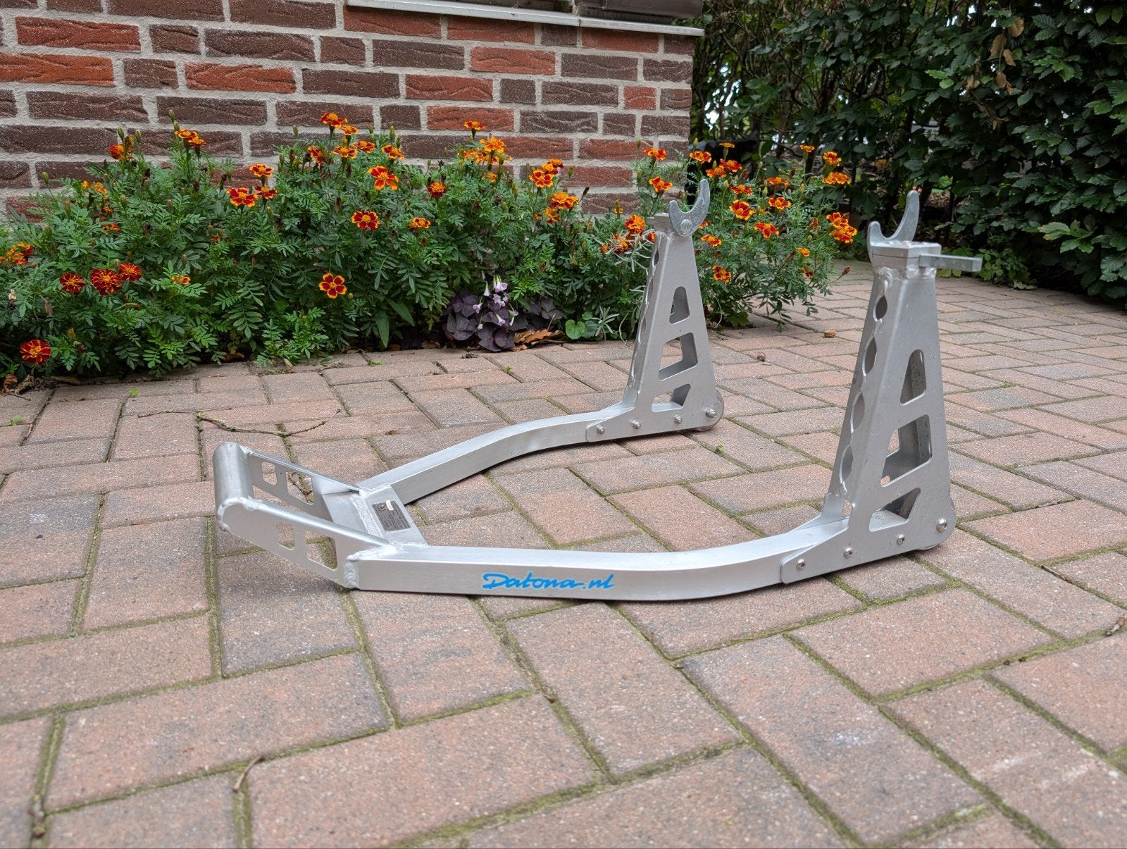 Datona paddockstand motorsteun, Motoren, Ophalen
