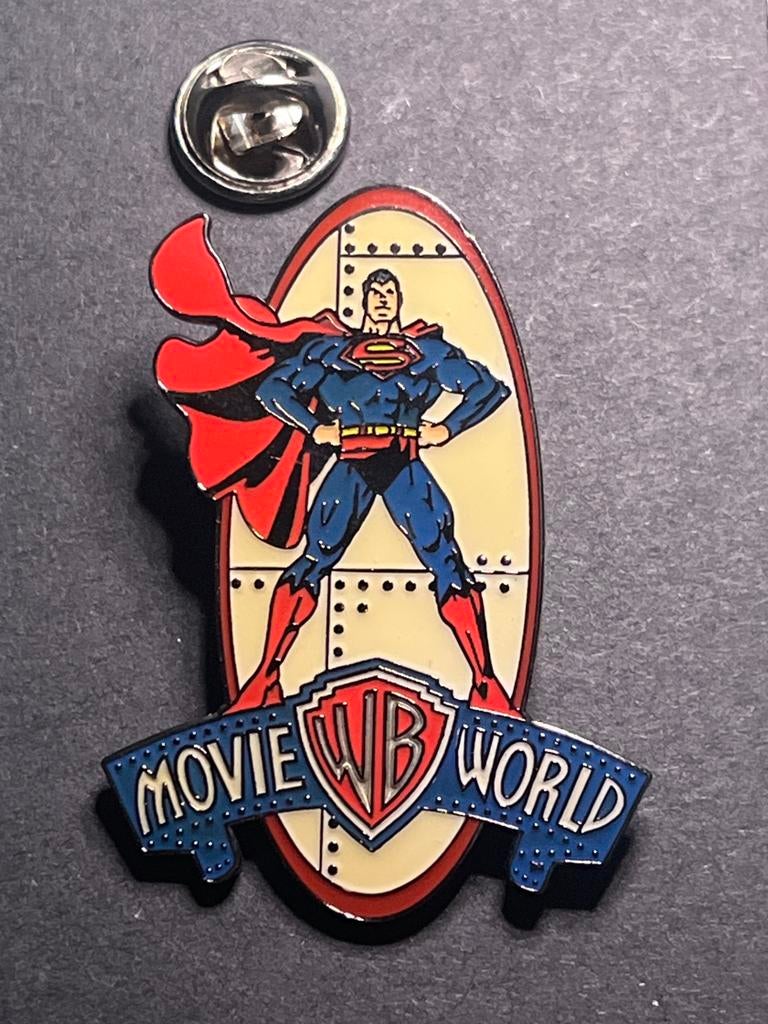Superman Movie World Pin - verzamelobject, Figuurtje, Ophalen of Verzenden, Zo goed als nieuw, Speldje of Pin