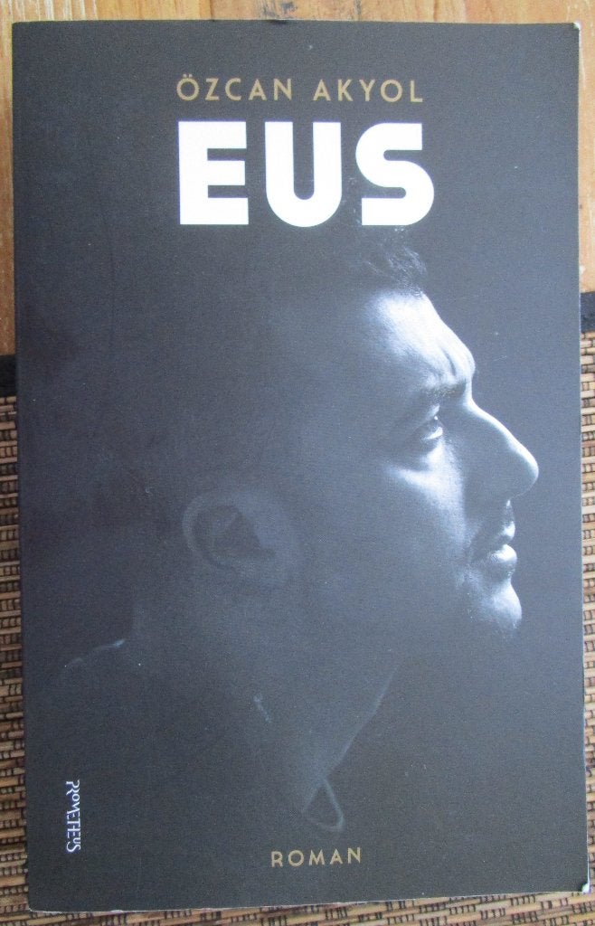boek Eus, Ophalen of Verzenden, Zo goed als nieuw