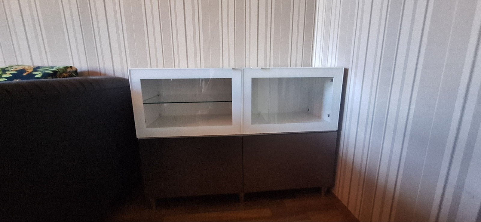 2x IKEA Besta kast 120cm met deuren en glazen planken, Huis en Inrichting, Kasten | Dressoirs, Ophalen, 100 tot 150 cm, 25 tot 50 cm