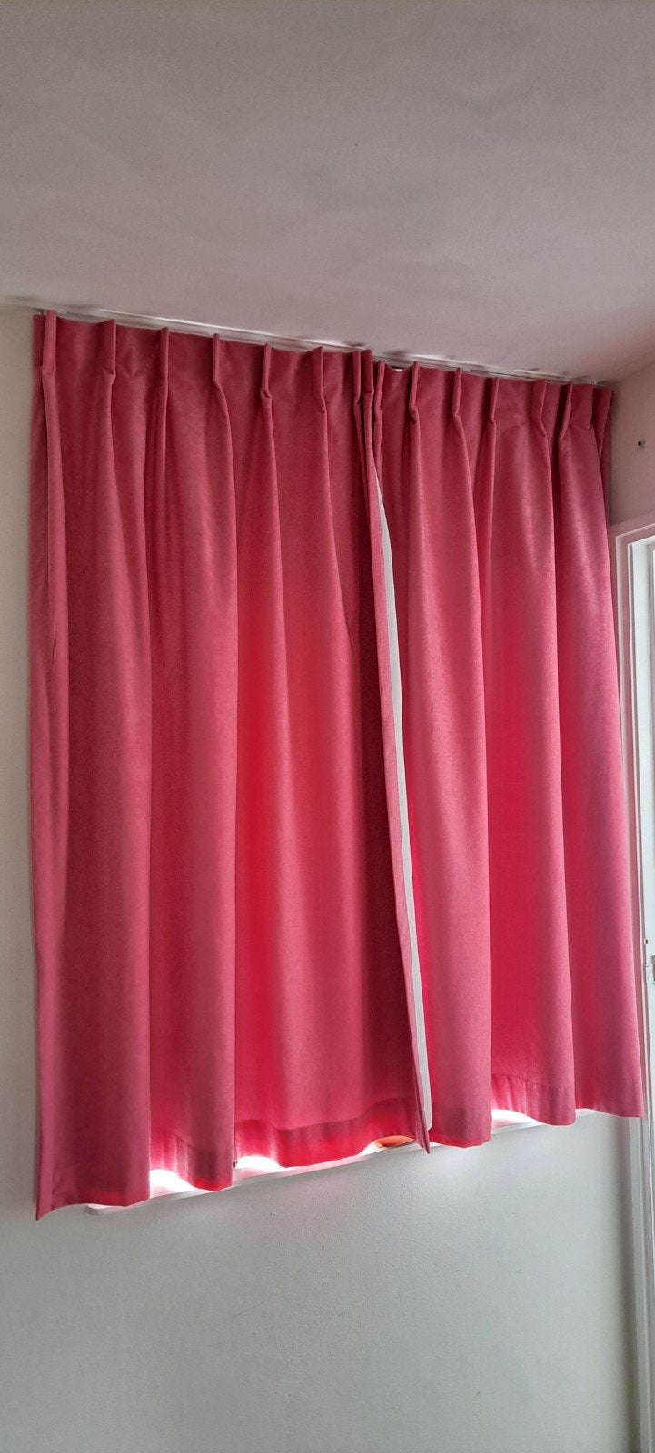 Verduisterend en isolerend velours gordijn roze, Ophalen of Verzenden, Zo goed als nieuw, Roze, Fluweel