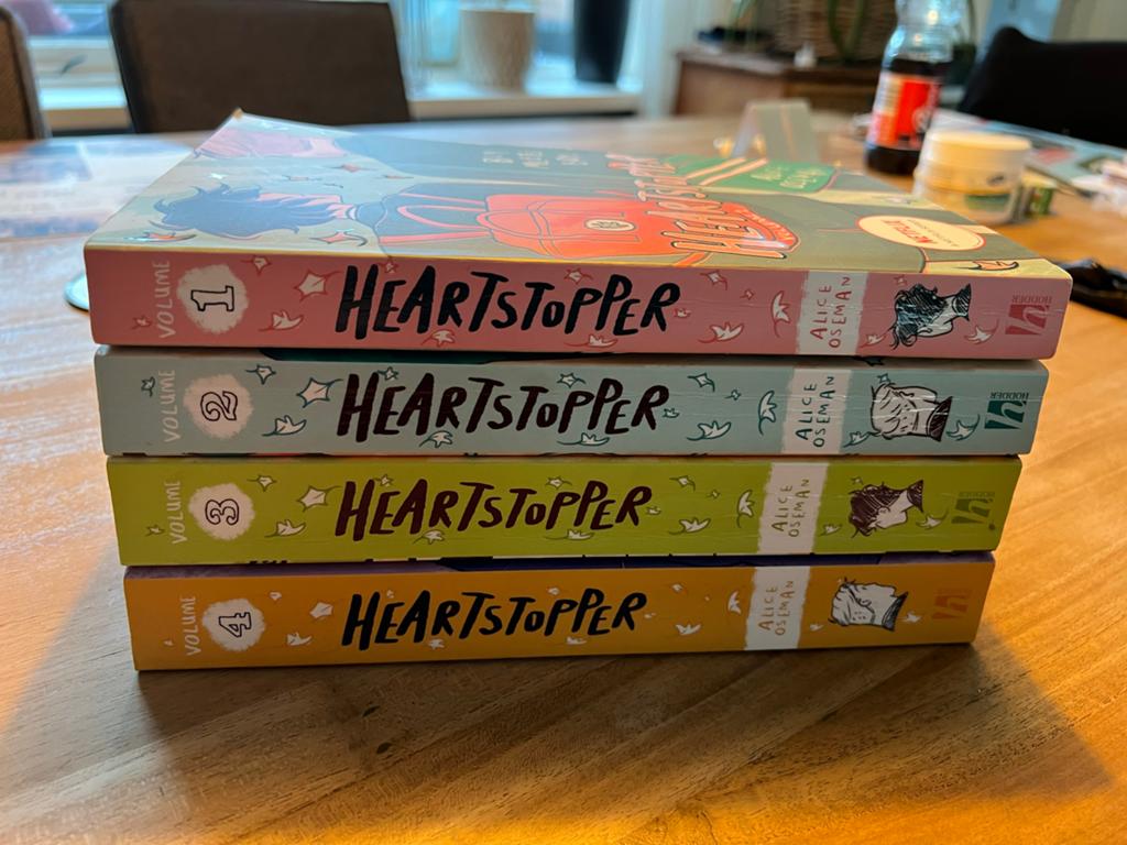 Heartstopper volumes 1-4 - Alice Oseman, Ophalen of Verzenden, Zo goed als nieuw, Europa overig