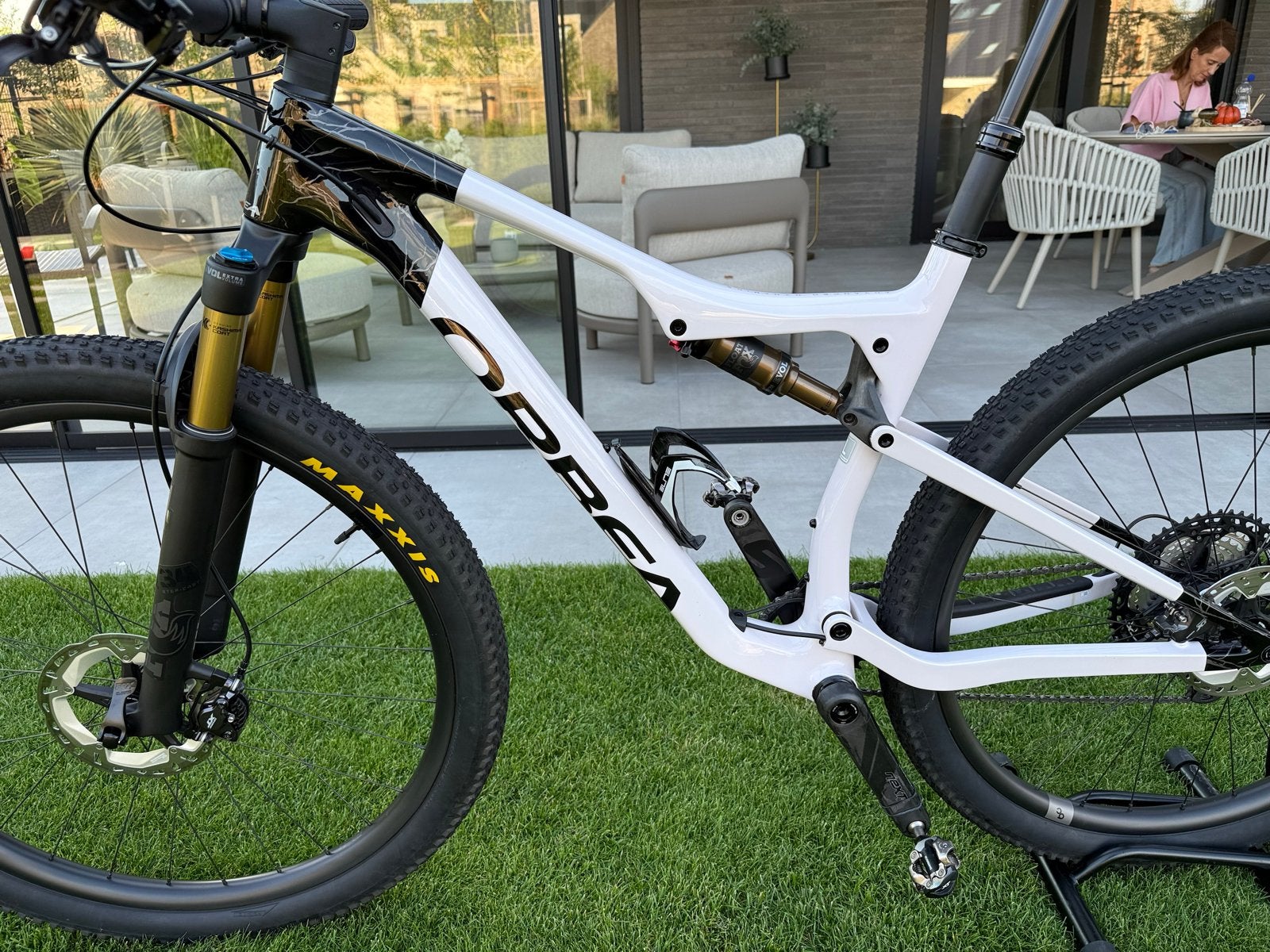 Foto 2 van Orbea Oiz M-Pro Full Carbon Mountainbike - Zo goed als nieuw