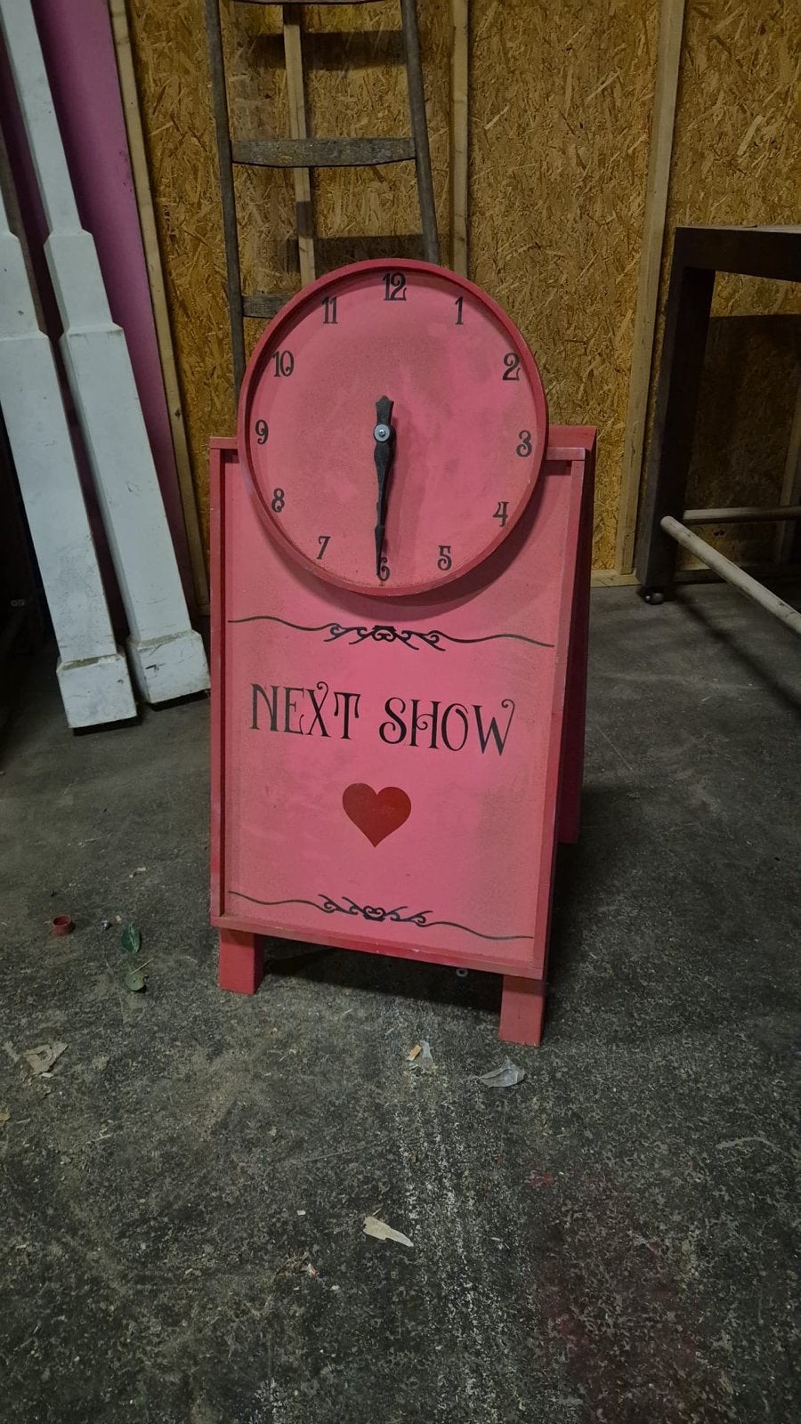 Decoratieve klok met 'Next Show' bord - Roze, Ophalen, Gebruikt, Werkt op batterijen, Roze