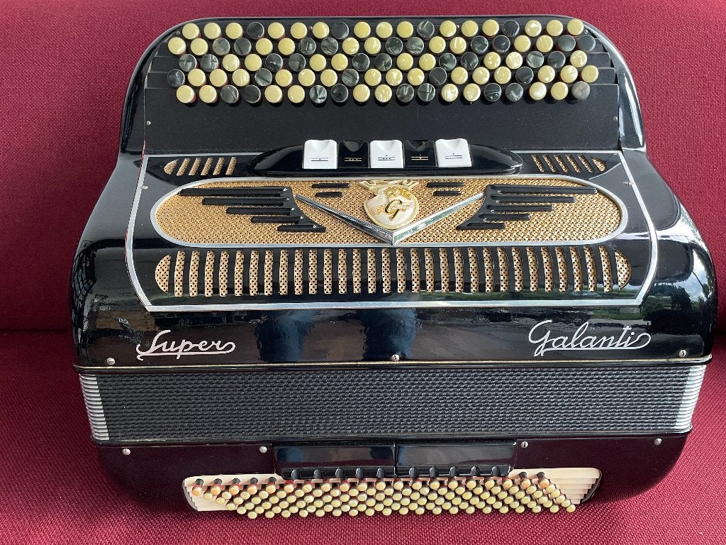 Mooie italiaanse Galanti Super knopaccordeon.B-Griff .4korig, Muziek en Instrumenten, Accordeons, Overige merken, Gebruikt, Met koffer