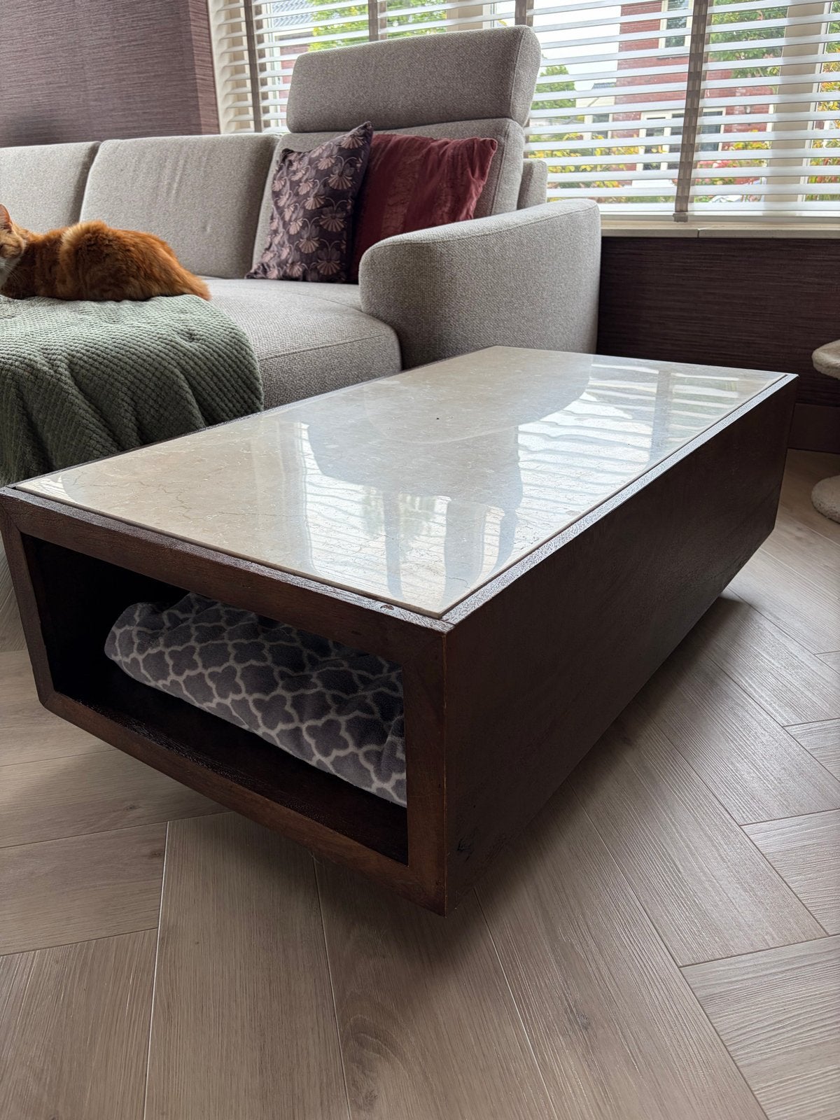 Foto 2 van Salontafel Hazel – 110x60 cm, mango hout & marmer
