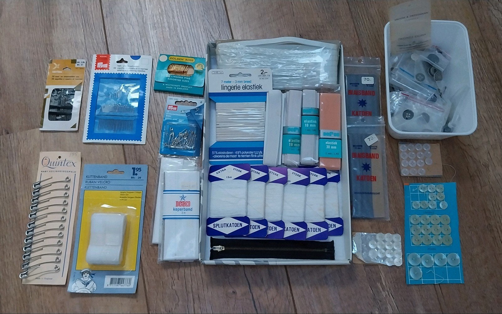 Naaibenodigdheden o.a. fournituren, knopen, elastiek en meer, Ophalen of Verzenden, Zo goed als nieuw, Overige typen