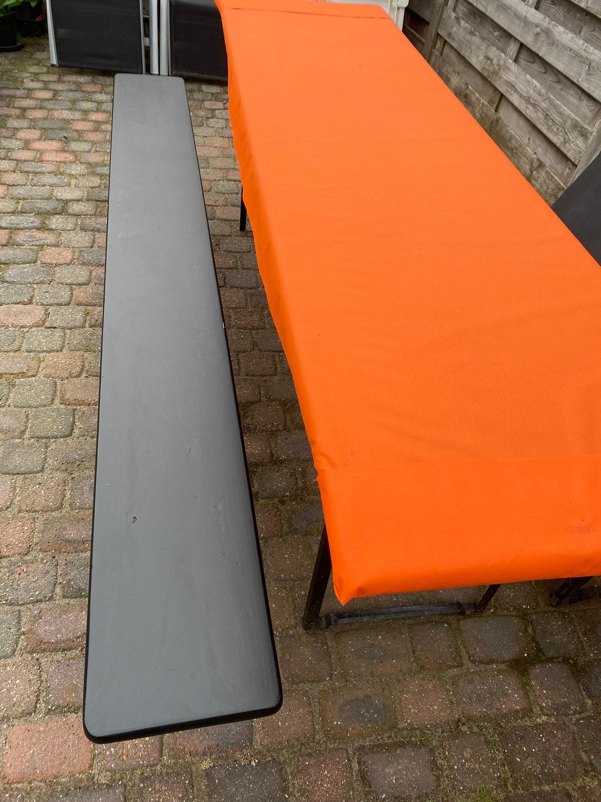 Biertafel zwart met oranje hoezen., Ophalen, Rechthoekig, Hout