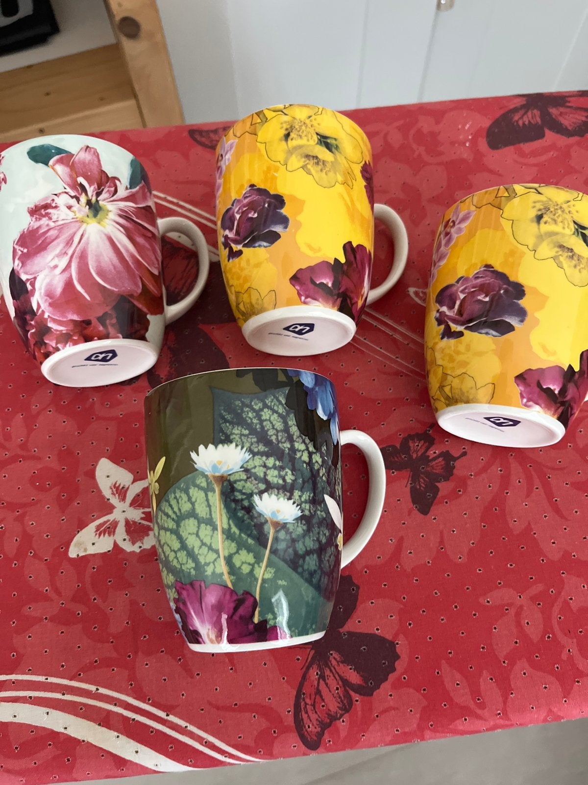 Mokken met bloemenprint - 4 stuks, Ophalen, Overige typen, Zo goed als nieuw, Steen/keramiek
