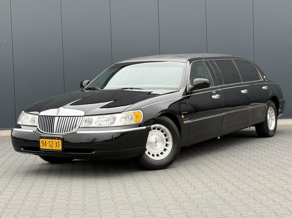 Lincoln Town Car 4.6 V8 Executive Series - INCL BTW - Topcon, Achterwielaandrijving, Town Car, Zwart, Bedrijf