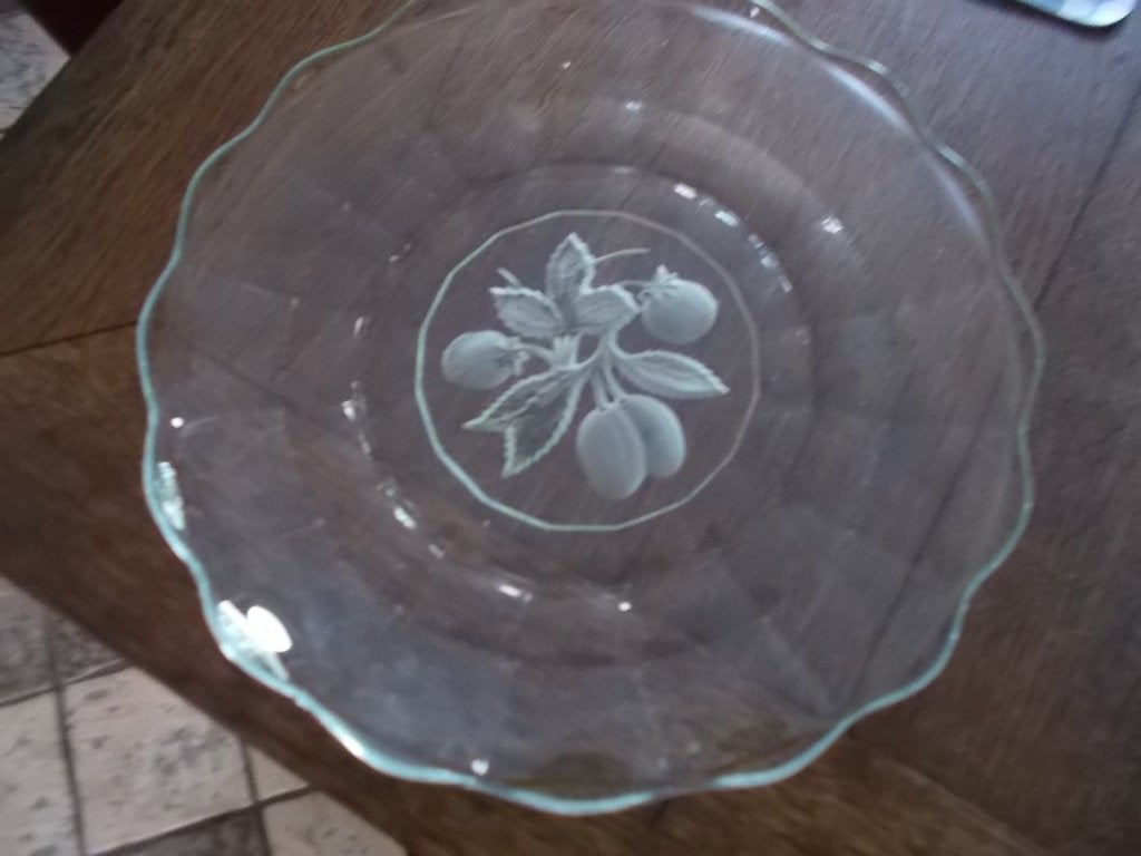 Grote glazen schaal met aardbeien., Ophalen of Verzenden