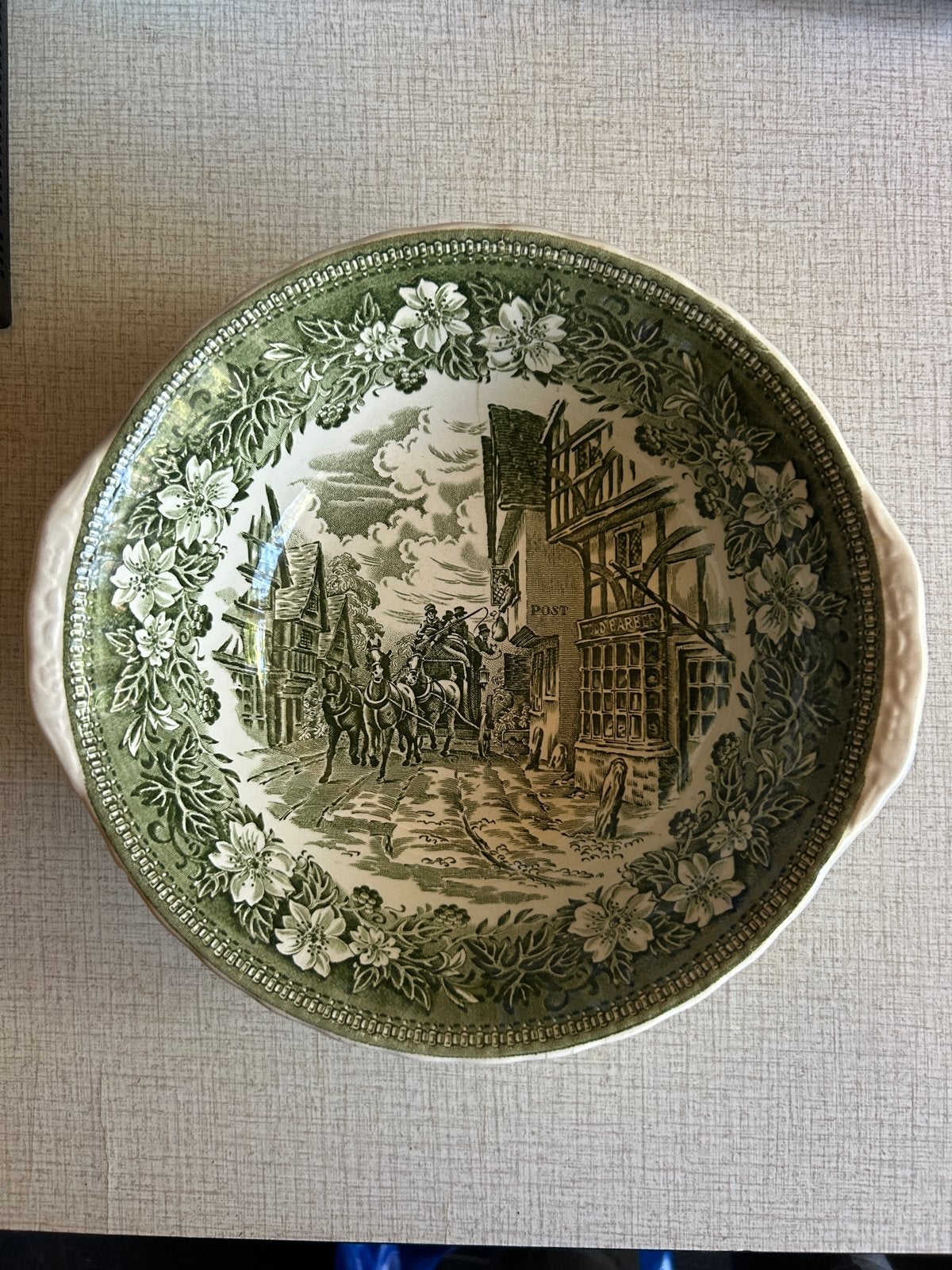 Royal Tudor Ware schaal met lichte beschadiging, Ophalen