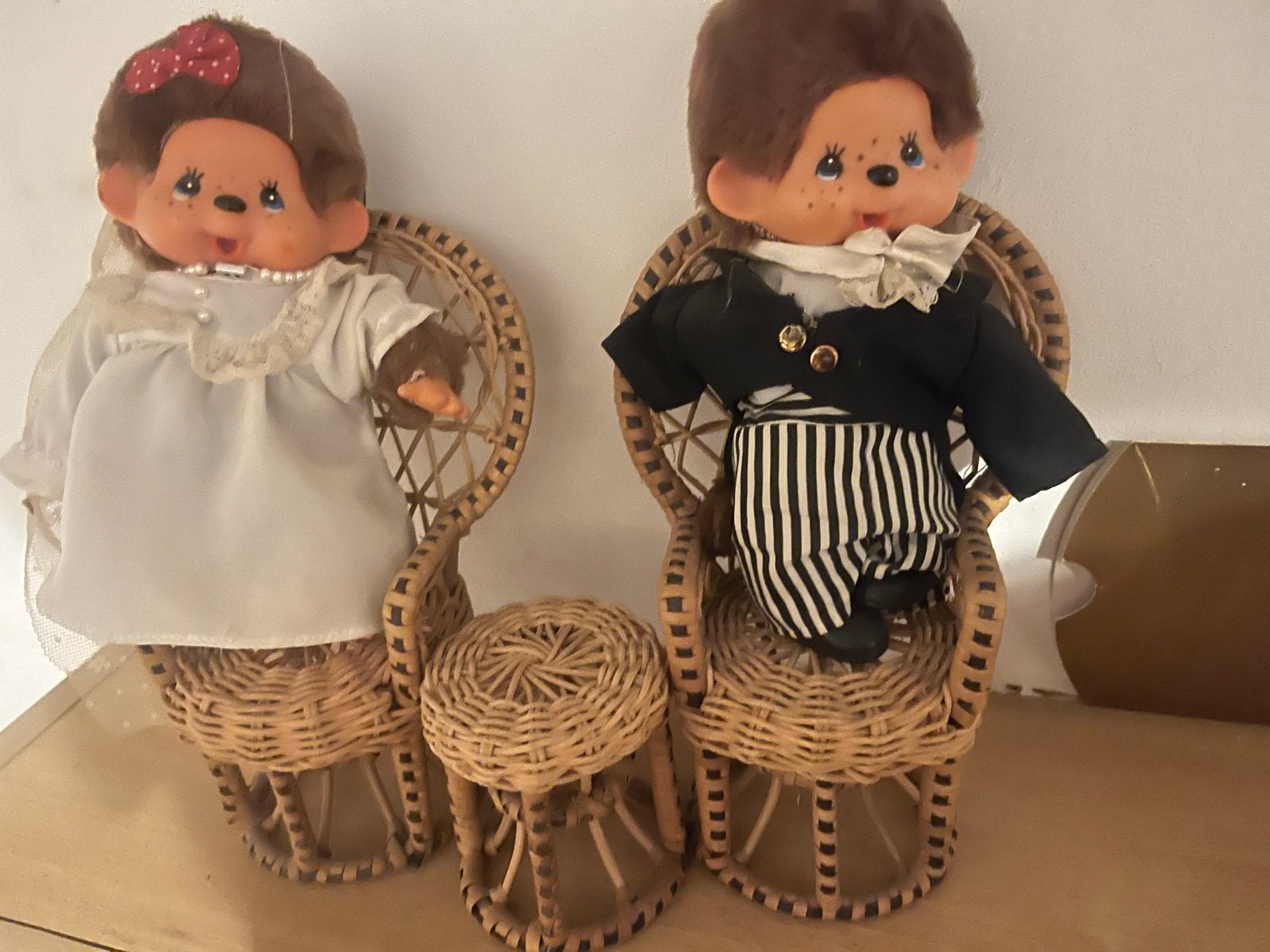 Vintage Monchhichi Bruidspaar in Rotan Stoeltjes, Ophalen of Verzenden, Zo goed als nieuw, Overige typen