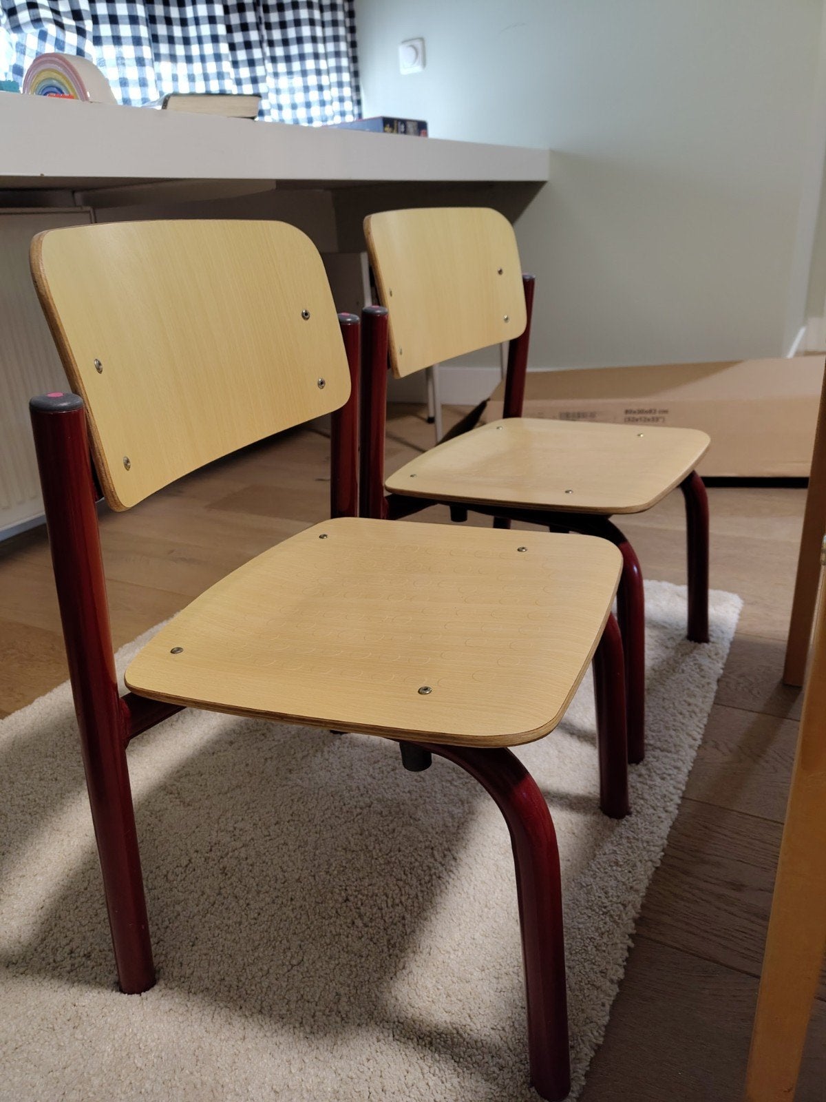 Twee schoolstoeltjes voor kinderen - Hout en Metaal, Ophalen, Twee, Overige kleuren, Zo goed als nieuw