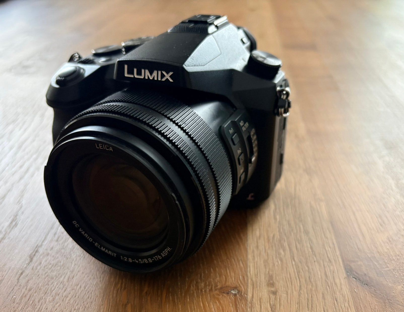 Panasonic DMC -FZ2000 bridgecamera en 4K video, Audio, Tv en Foto, Fotocamera's Digitaal, Panasonic, Ingebouwde flitser, Ophalen of Verzenden