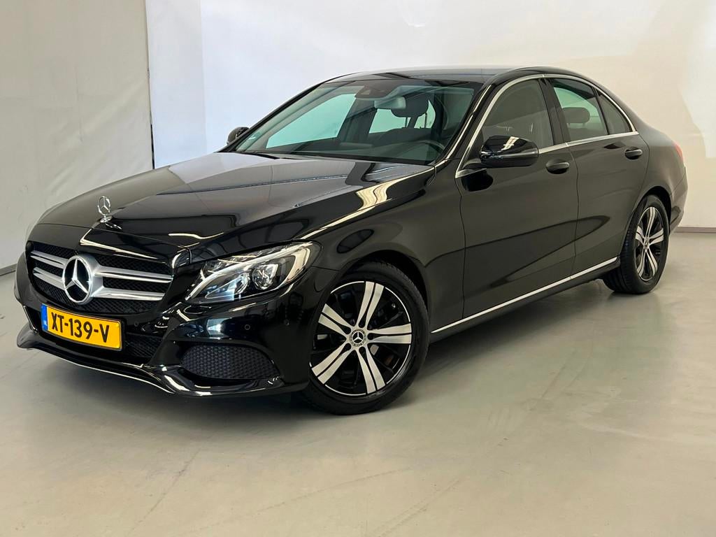 Mercedes-Benz C-klasse 180 / Camera / Trekhaak / Stoelverwar, Auto's, Mercedes-Benz, Automaat, Leder en Stof, Zwart, Bedrijf