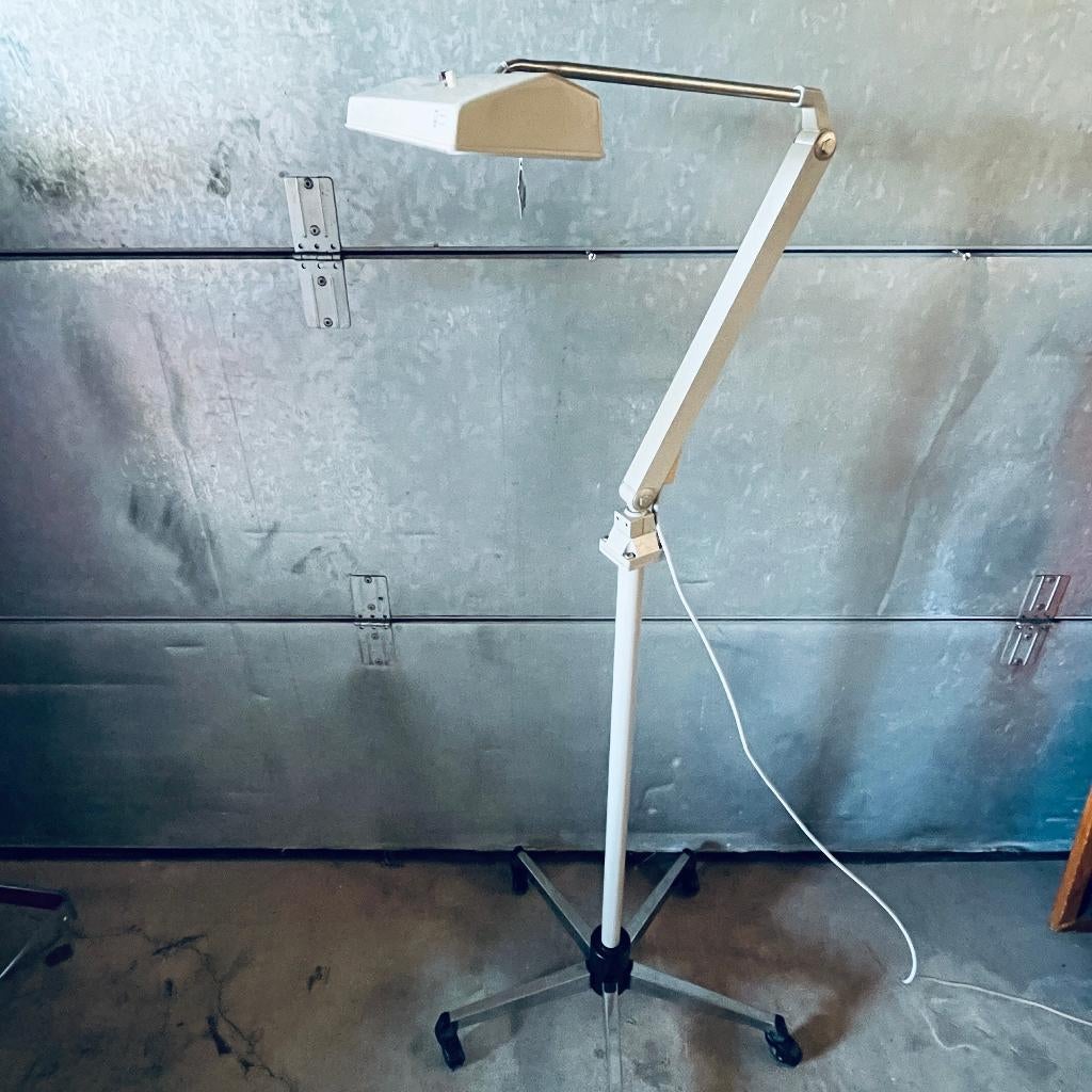 Vintage industrieel Waldmann Leuchten vloerlamp op wielen, Zweckleuchten, Gebruikt, West Germany, Overige materialen