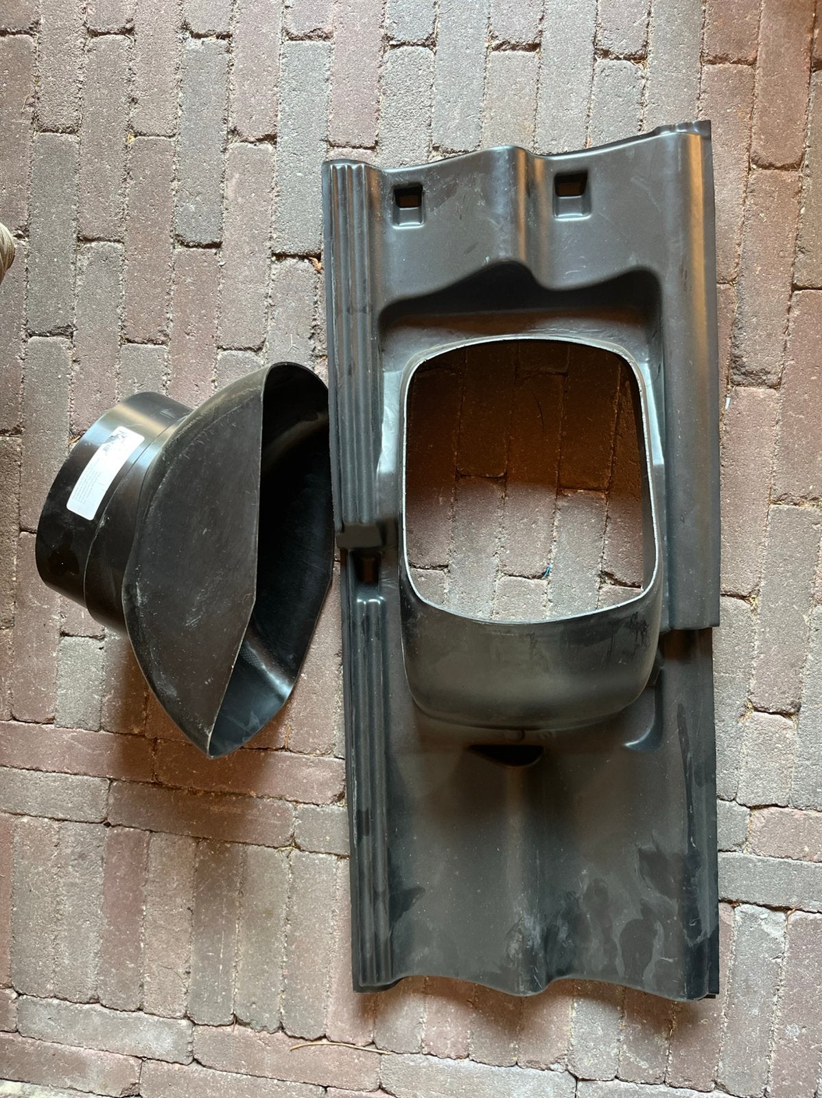 Nieuwe M&G 200mm Dakpan met schanierstuk, Ophalen