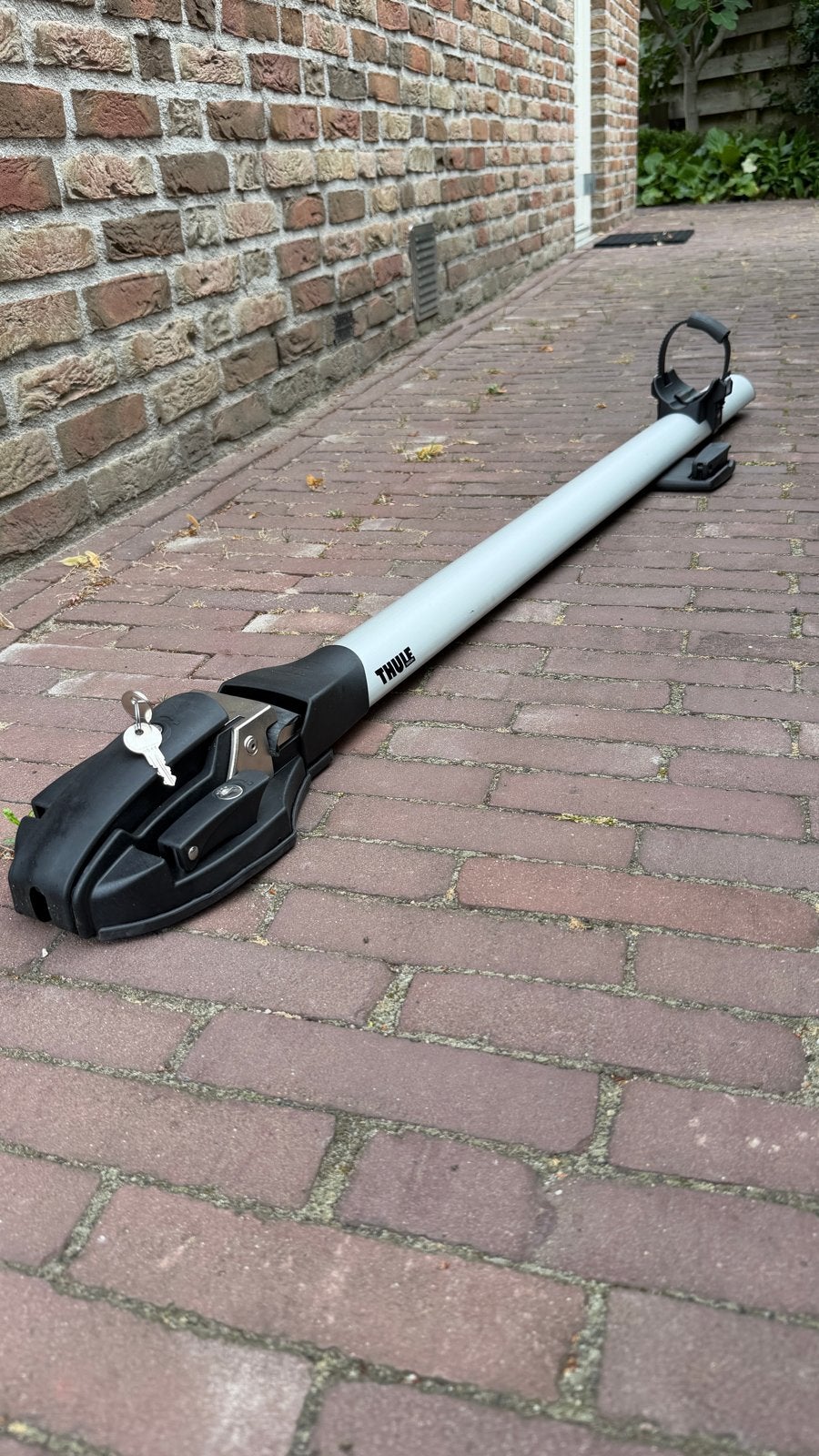 Thule ThruRide 565 | Dak fietsdrager | Voorvork montage, Ophalen, Brede banden, Zo goed als nieuw, Dakdrager