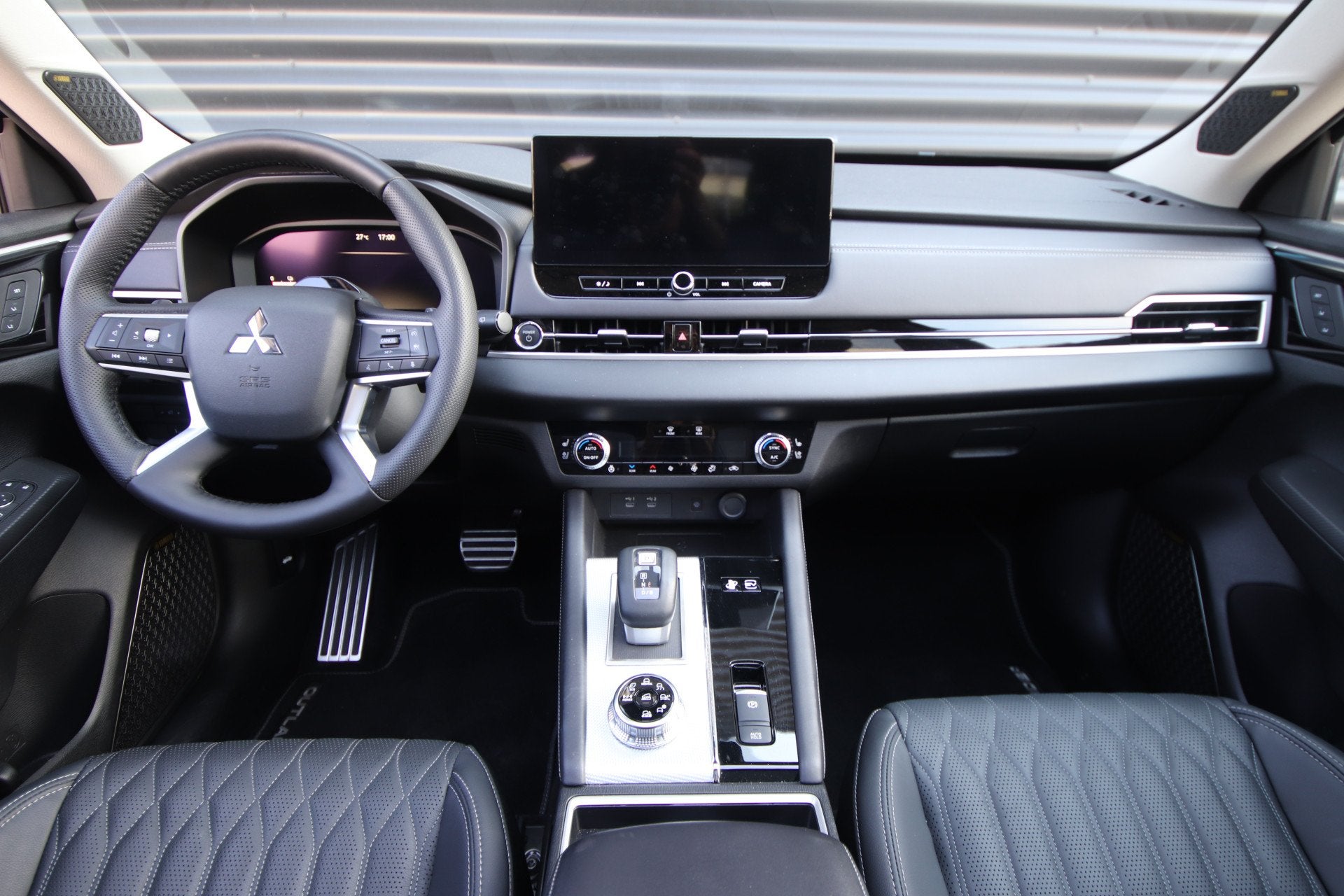 Mitsubishi Outlander 2.4 PHEV Instyle Panoramadak, Leder, Automaat, Adaptive Cruise Control, 4 cilinders, 38 km/l