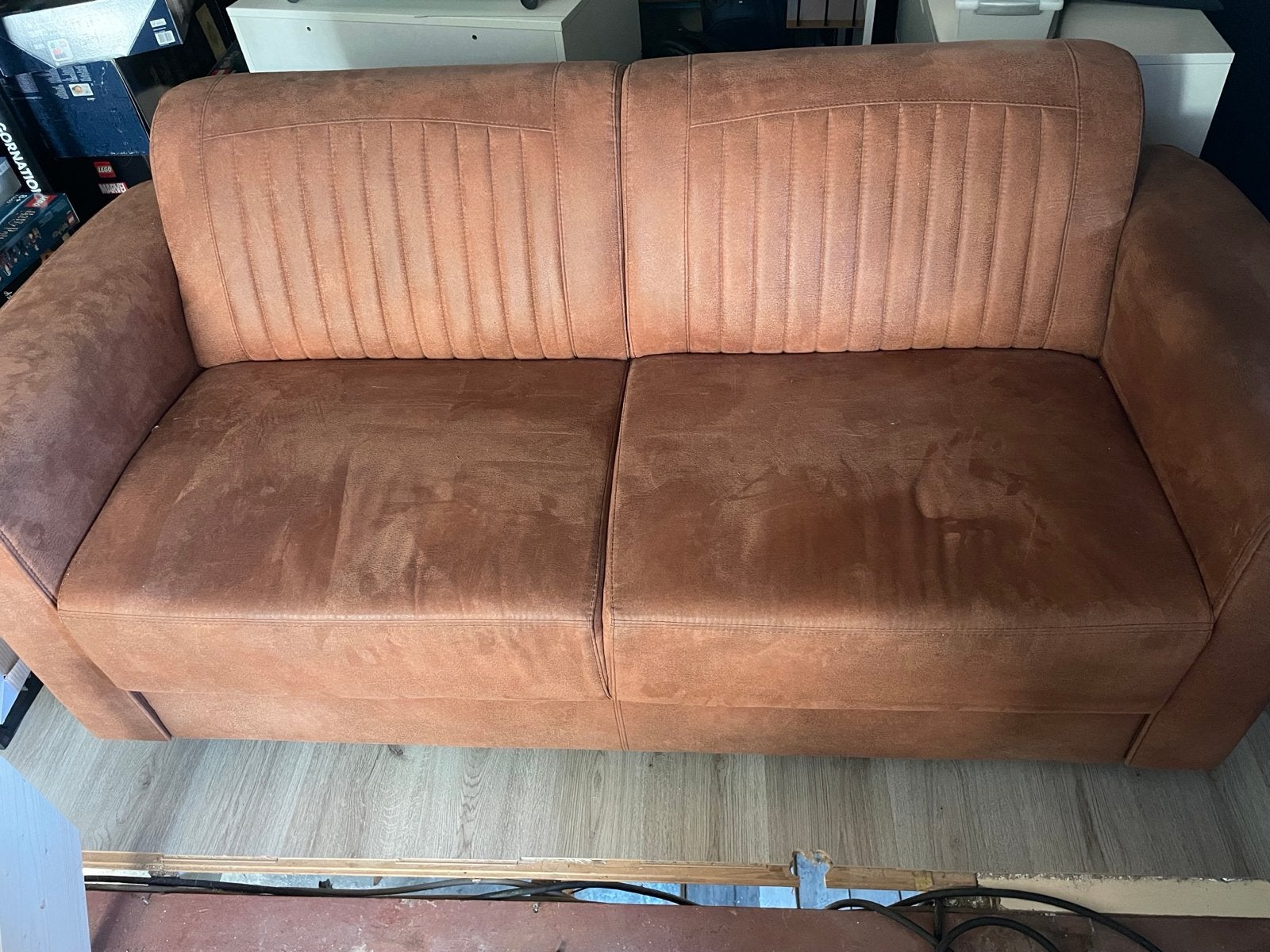 Comfortabele 2-zitsbank in bruin suède-look, Ophalen, 150 tot 200 cm, Tweepersoons, 75 tot 100 cm
