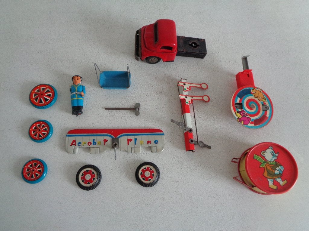 Oude blikken onderdelen., Ophalen of Verzenden