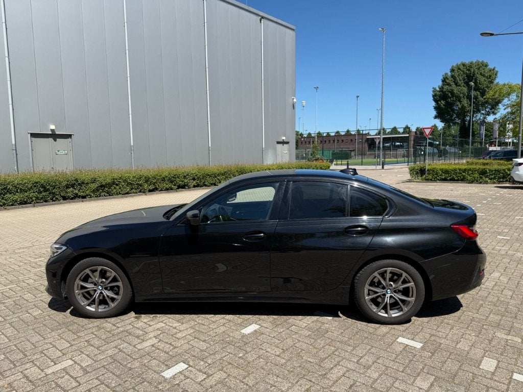 BMW 3-Serie 320i 184pk Aut 2020 Zwart, 1998 cc, 4 cilinders, 1435 kg, Alcantara