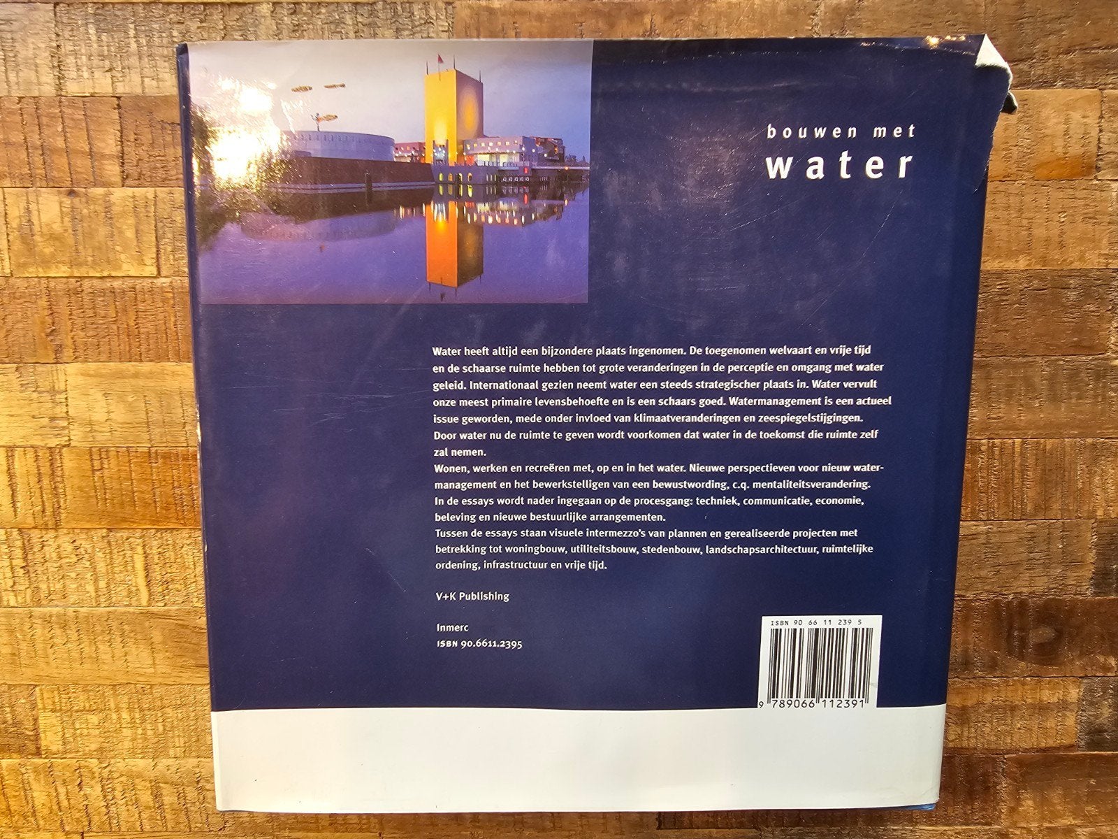 Bouwen met water - Hardcover boek (beschadigde omslag), Ophalen of Verzenden, Gelezen, Architectuur algemeen, Maud Aarts, Diepebol Bergmans, Dana Ponec