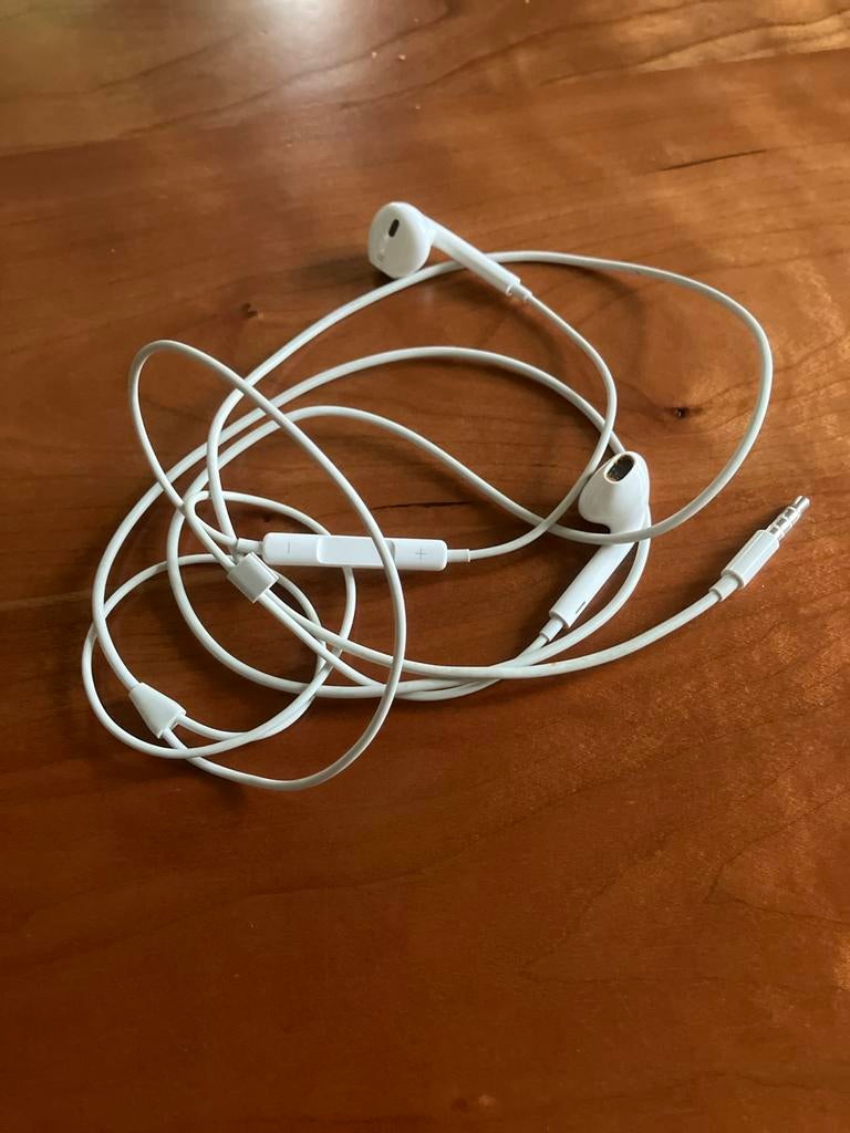 Witte bedrade oordopjes, Ophalen, Gebruikt, In gehoorgang (in-ear), Apple