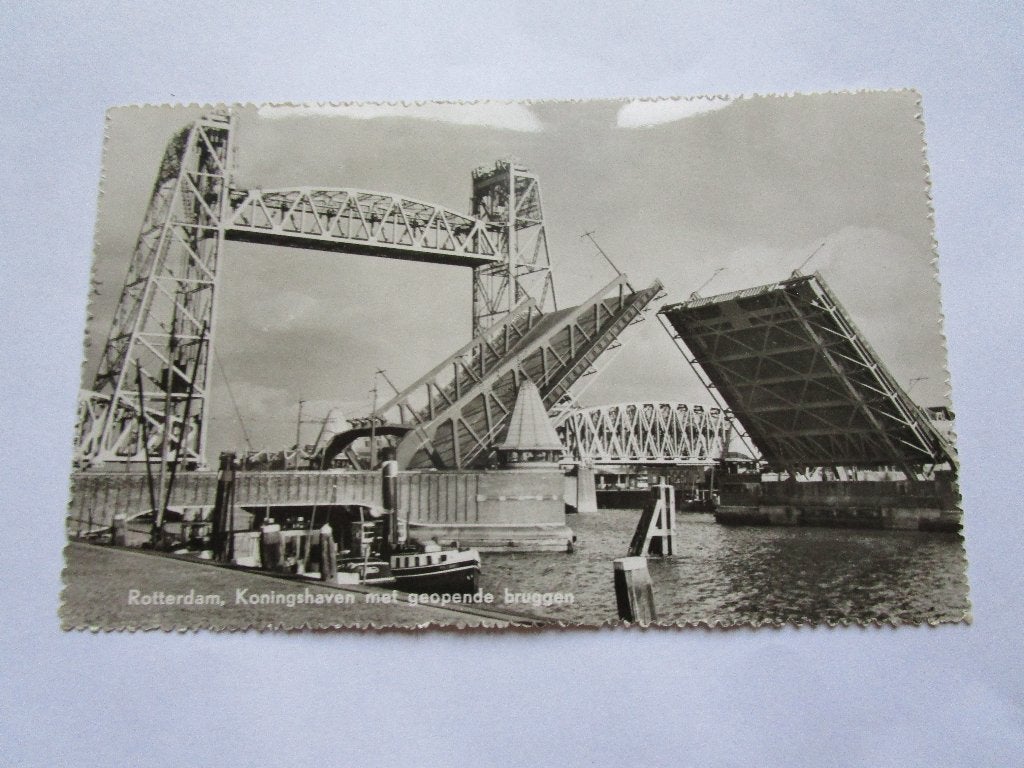 Ansichtkaart Rotterdam Koningshaven  geopende bruggen 1956, Verzenden, 1940 tot 1960, Gelopen, Zuid-Holland