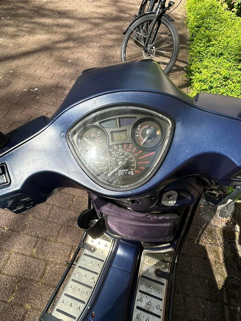 Nette SYM scooter – rijdt goed – direct klaar voor gebruik, Fietsen en Brommers, Scooters | SYM, Ophalen, Zo goed als nieuw, Benzine