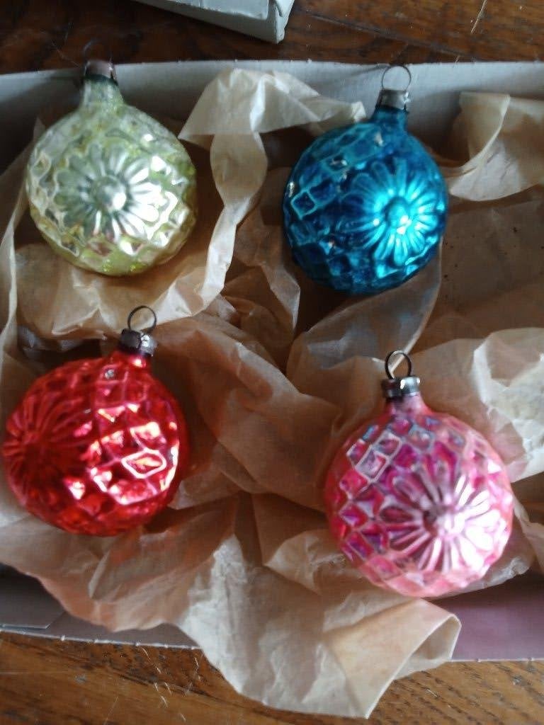 Prachtige antieke glazen kerstbal model bal met bloemrelief, Diversen, Kerst, Ophalen of Verzenden, Gebruikt