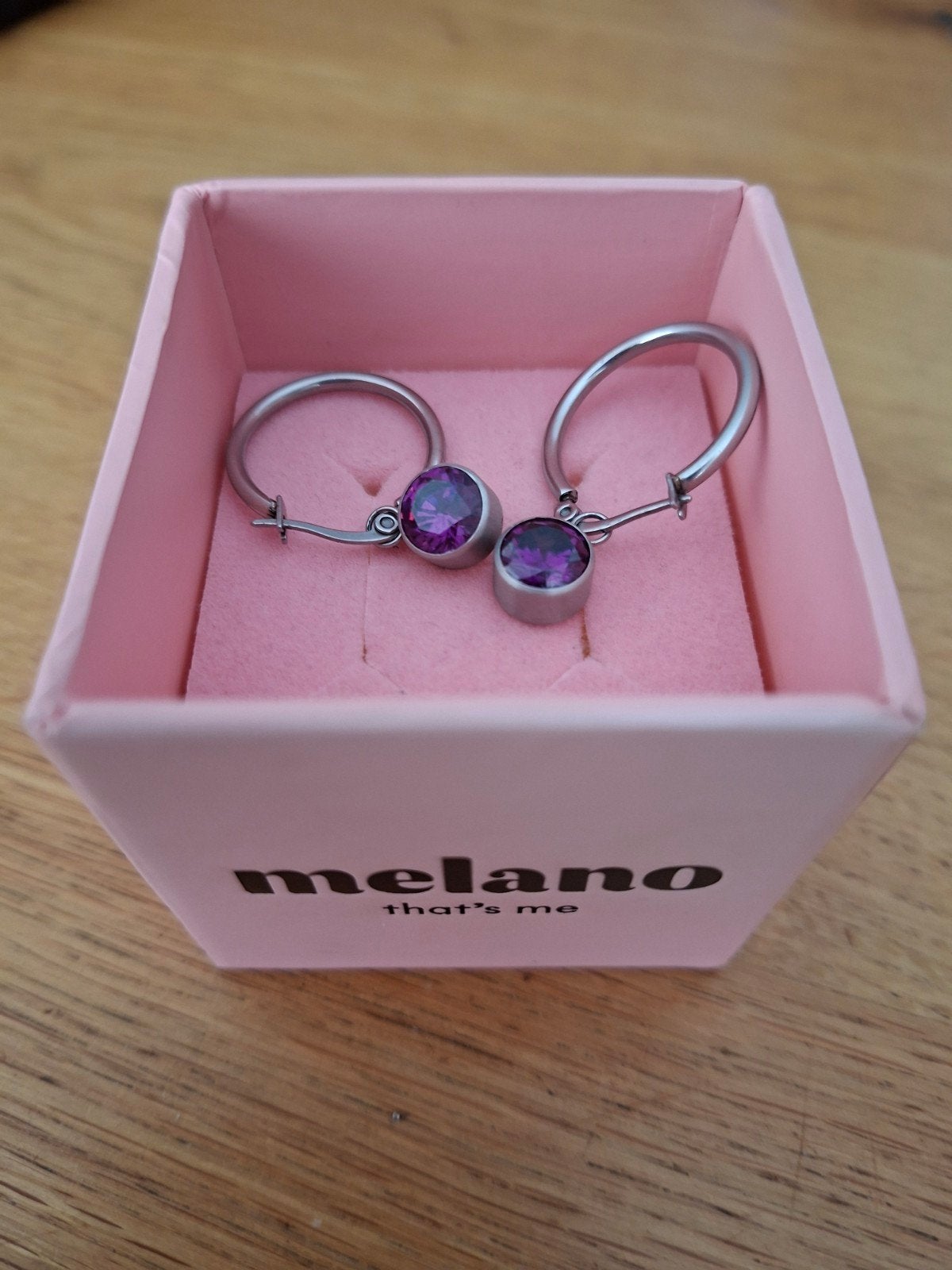 Melano oorbellen met paarse steen, Met kristal, Overige materialen, Hangers, Paars