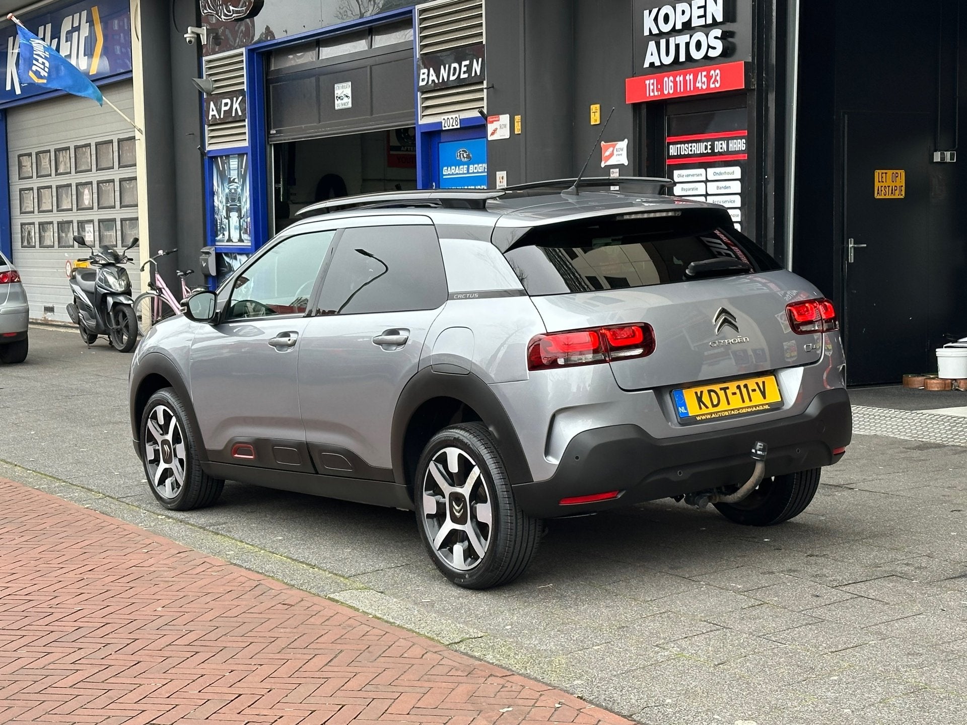 Citroen C4 Cactus 1.2 PureTech Shine Aut Navi Camera Carplay, Stof, Gebruikt, Euro 6, Automatische klimaatregeling