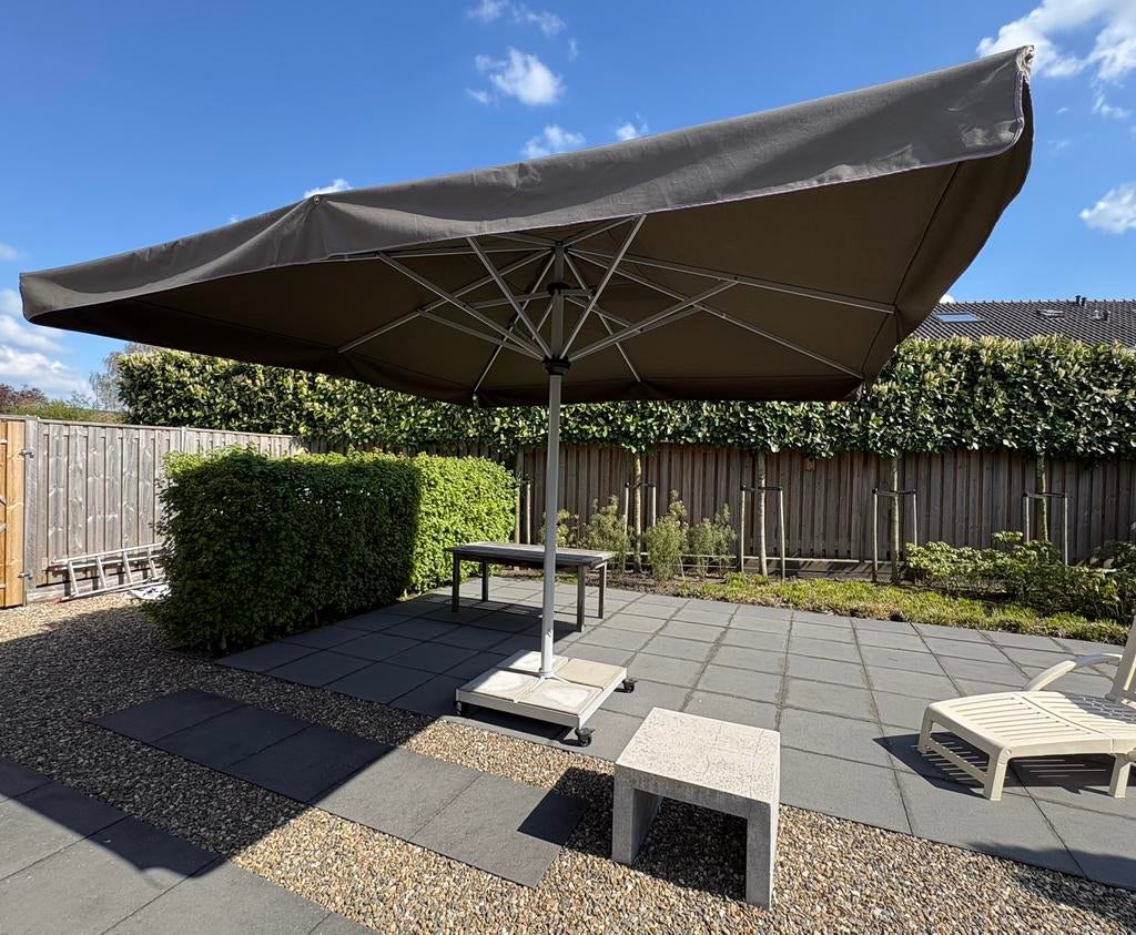 Prachtige Solero Maestro Pro parasol 4x4 meter horecaparasol, Tuin en Terras, Parasols, Ophalen, Zo goed als nieuw, 3 tot 4 meter