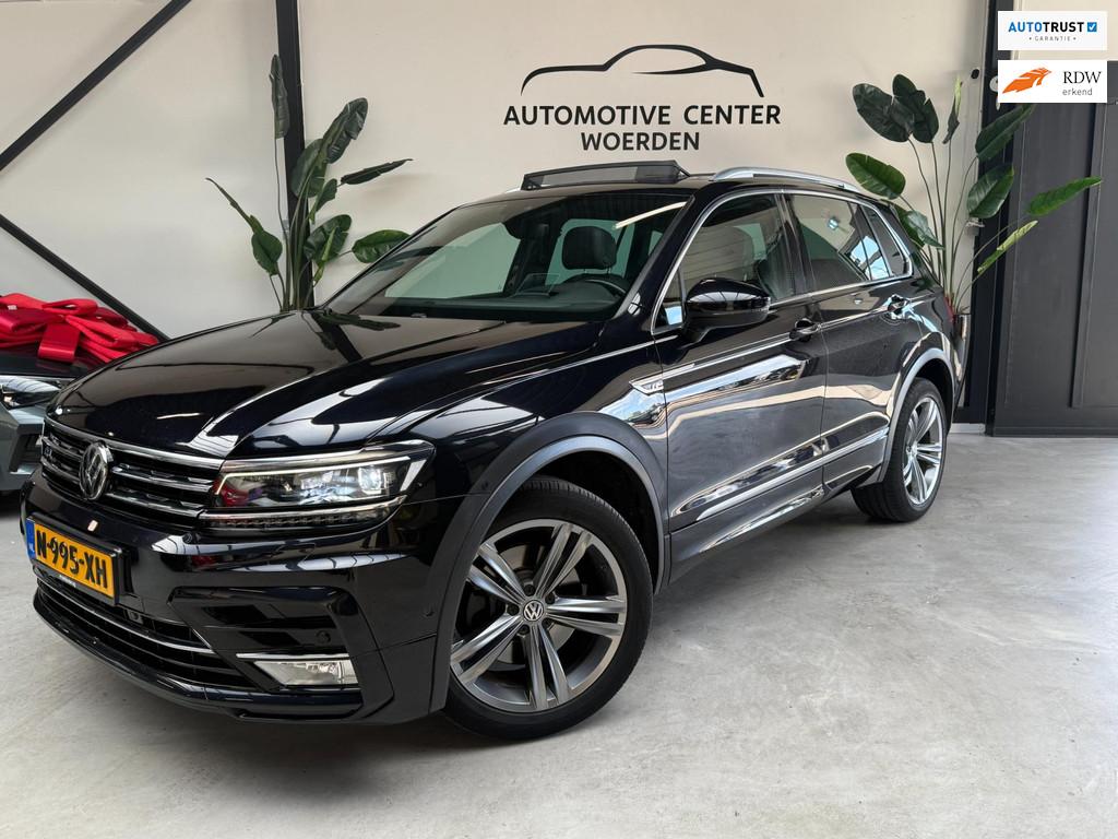 Volkswagen Tiguan 2.0 TSI 4Motion R-Line PANO VIRTUAL CAM, Auto's, Volkswagen, 4 cilinders, 1984 cc, 2500 kg, Zwart