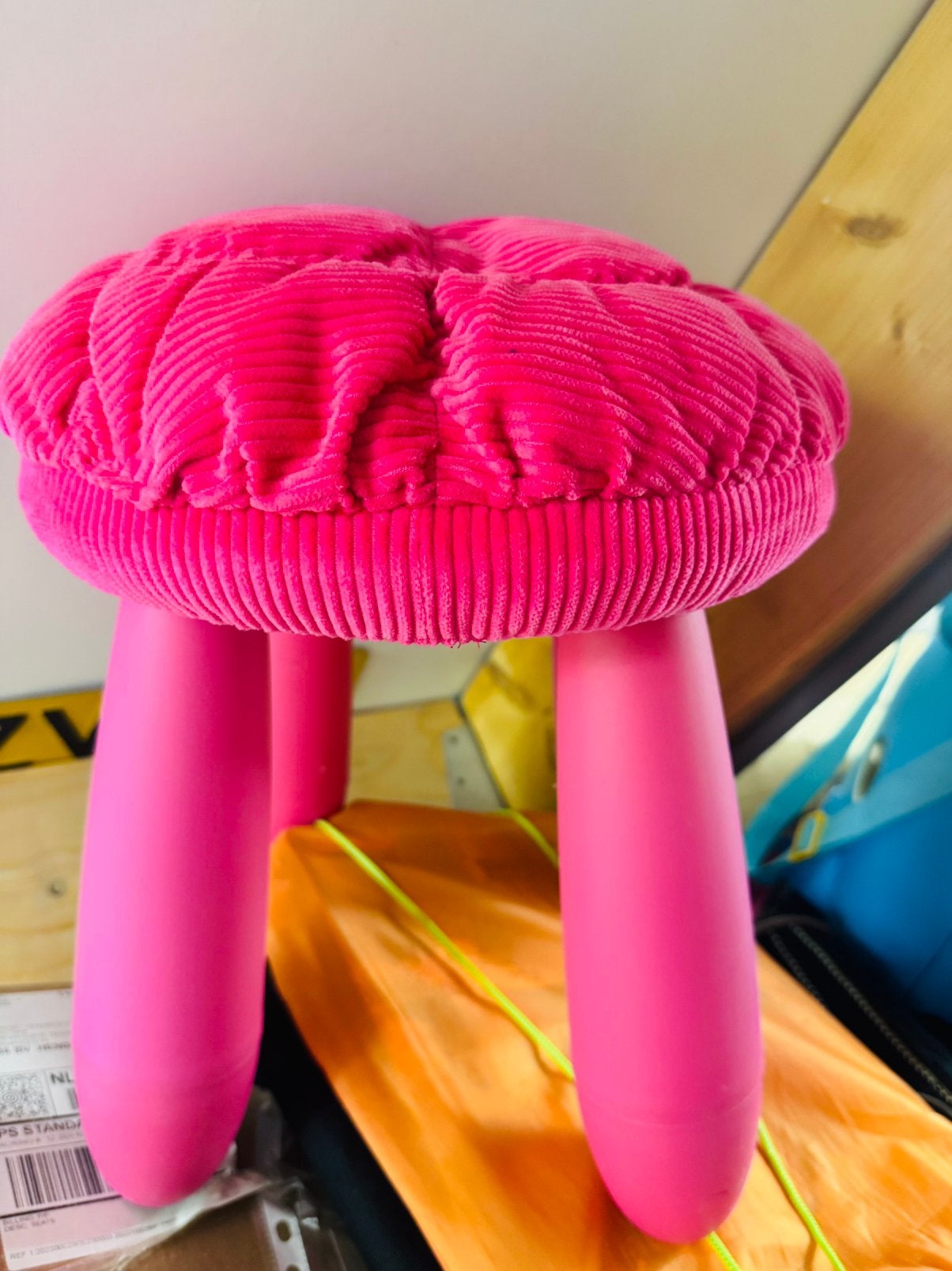 Ikea roze Mammut kruk inclusief kussen krukhoes, Huis en Inrichting, Krukjes, Ophalen, Zo goed als nieuw, Kunststof